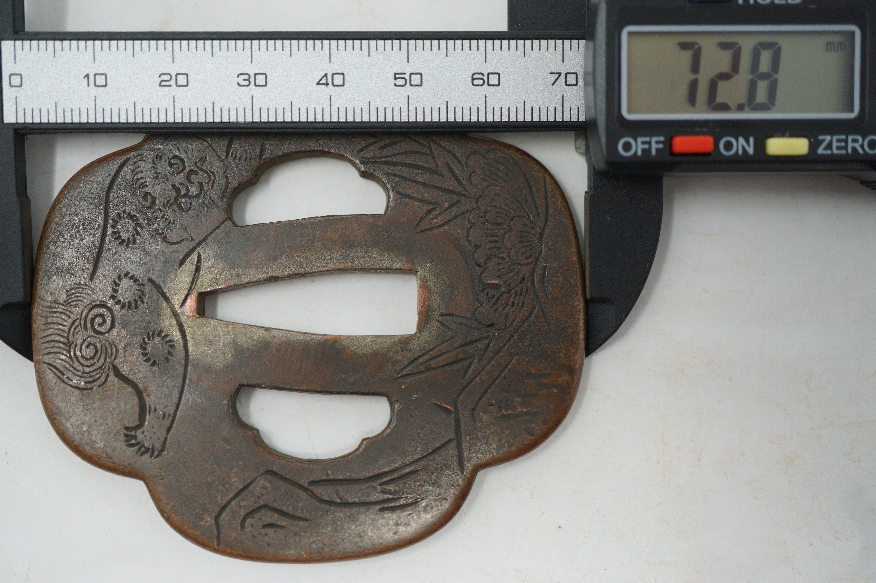 Japanischer Kupfer-Tsuba-Schwertschutz für Wakizashi-Schwerter, Original mit Löwen-Hund-Design 0310F10