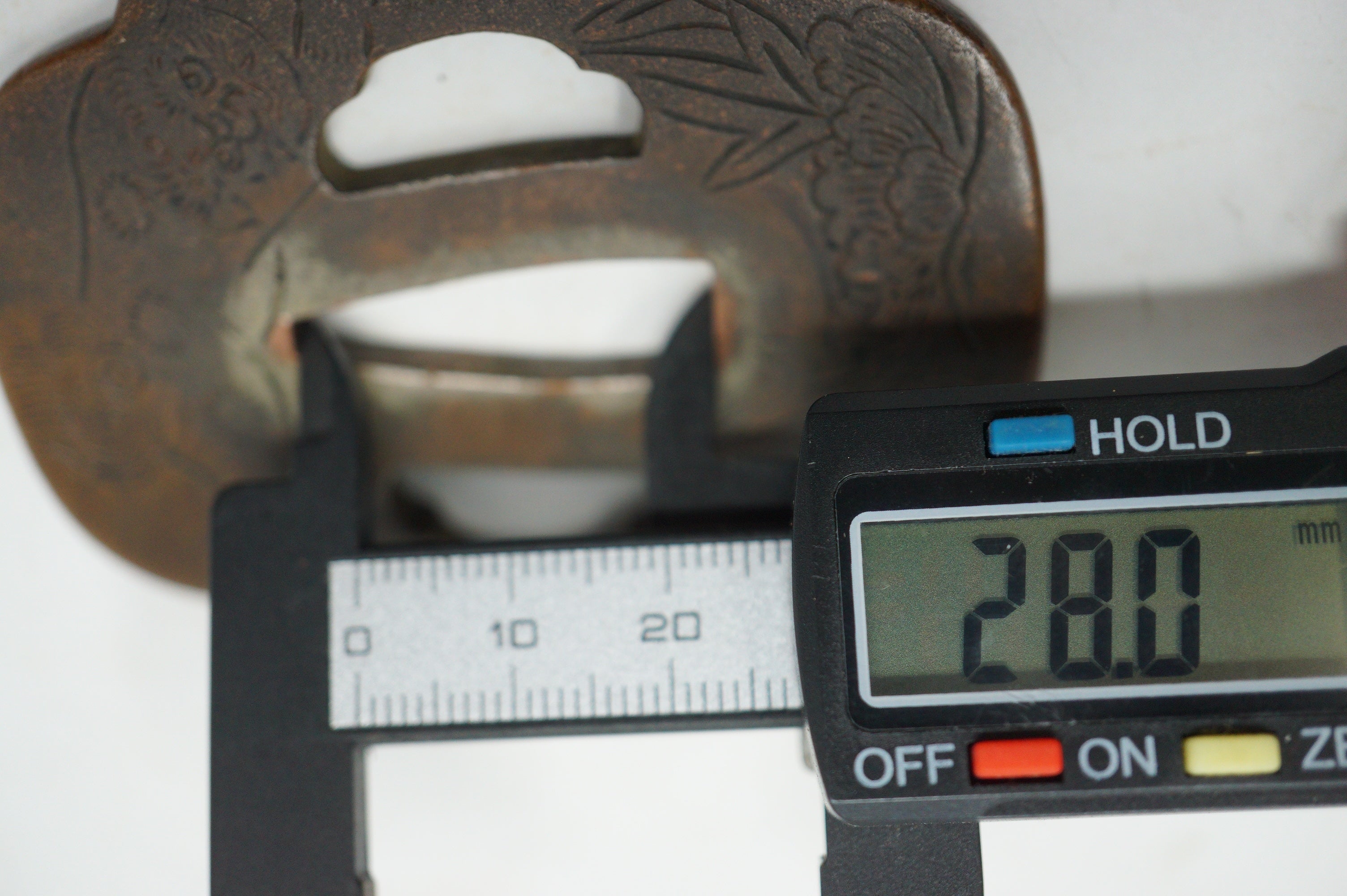 Japanischer Kupfer-Tsuba-Schwertschutz für Wakizashi-Schwerter, Original mit Löwen-Hund-Design 0310F10