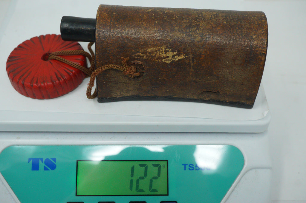 Japanese Kayaku-Ire Gunpowder Flask with Netsuke Antique Original from Japan 1223F11