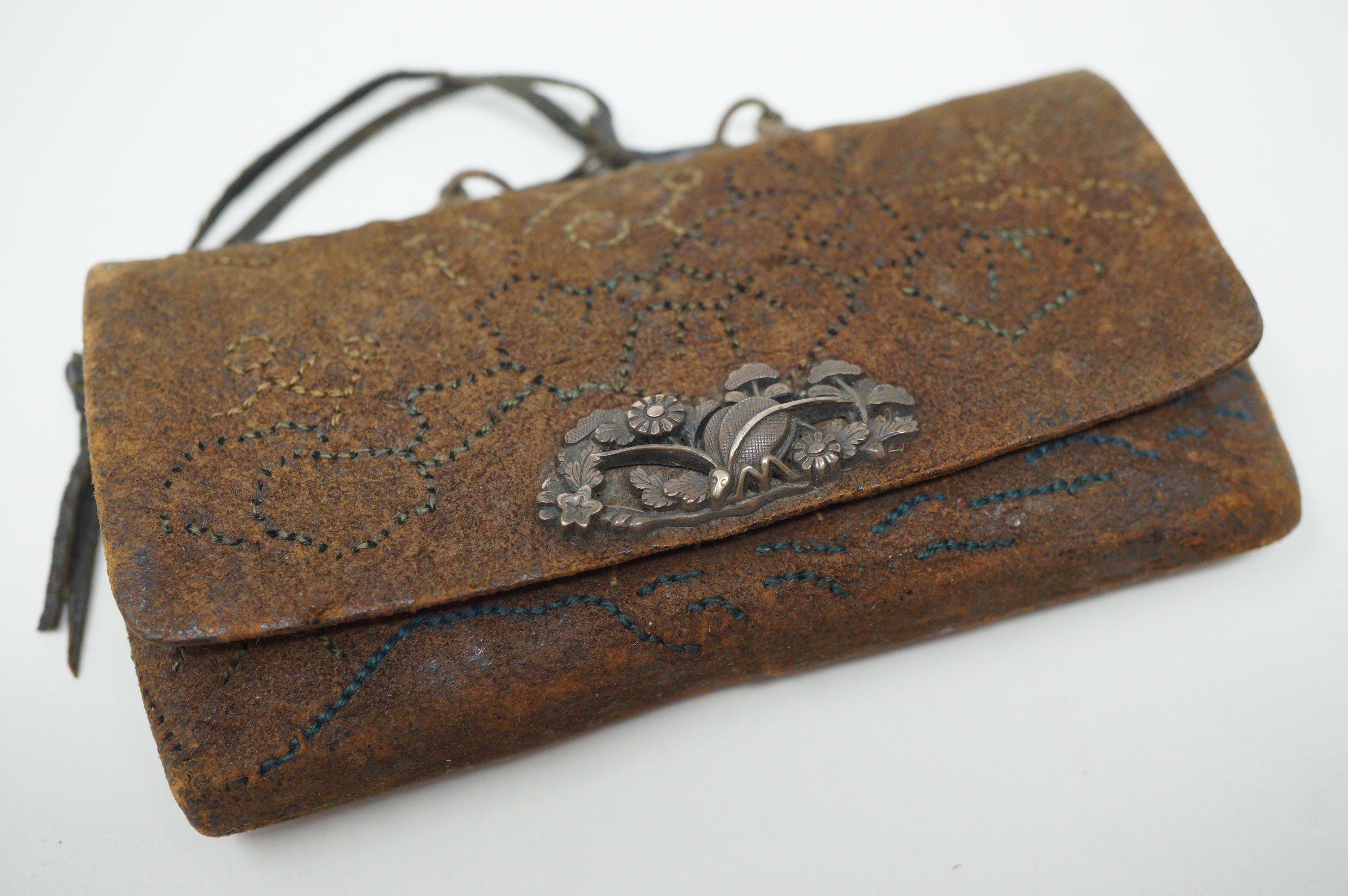 Antique Tobacco-Ire Leather Pouch with fine Ornaments Original from Japan 0618F11