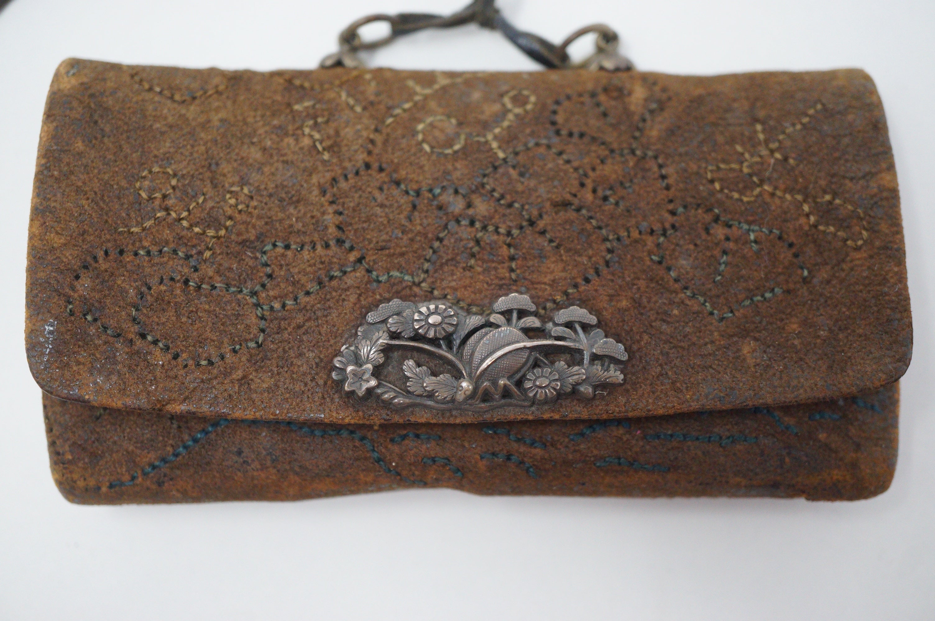 Antique Tobacco-Ire Leather Pouch with fine Ornaments Original from Japan 0618F11