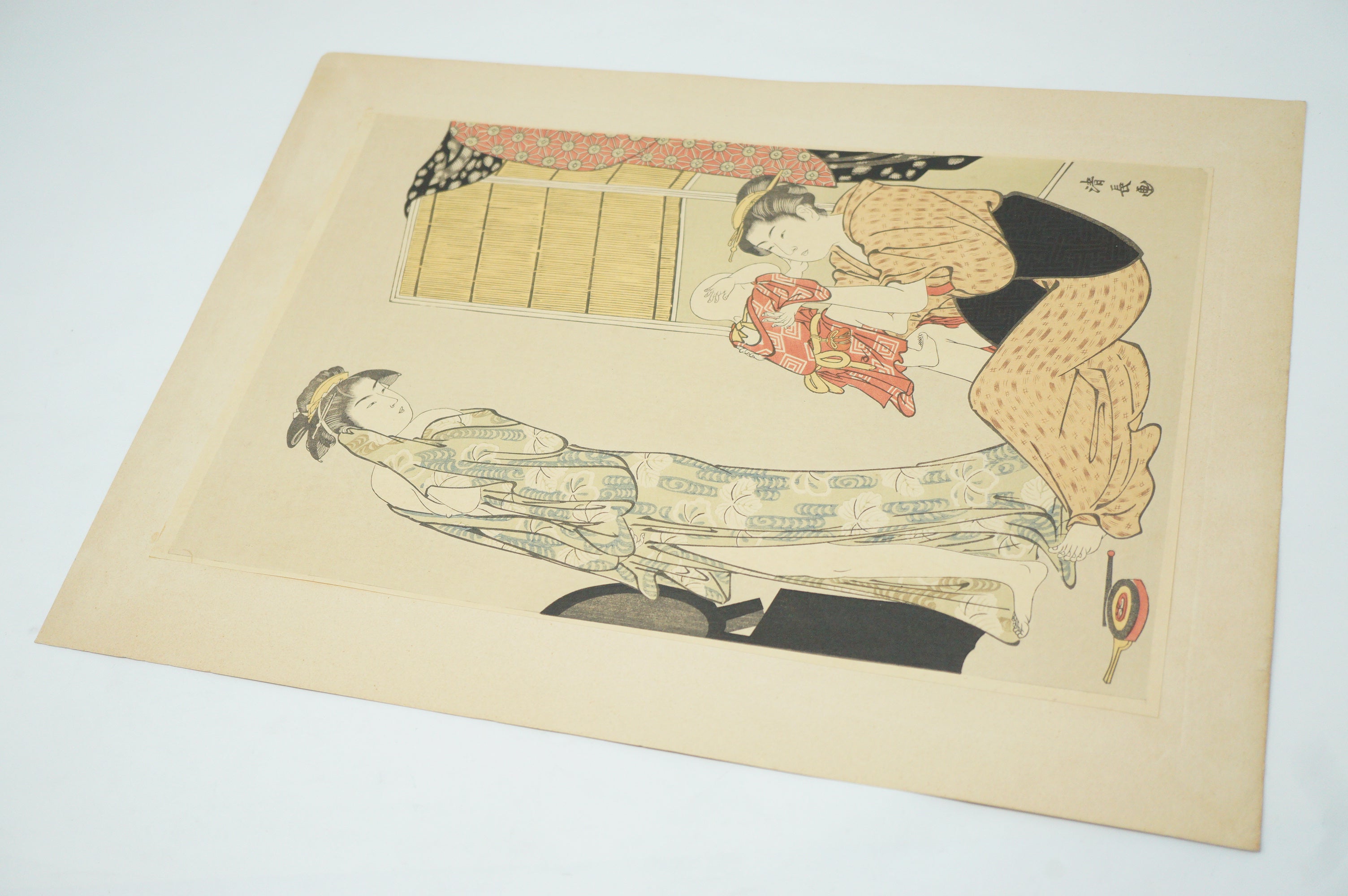 Hochwertiger japanischer Holzschnitt-Nachdruck aus den 1920er-Jahren von Torii Kiyonaga – Frau im Bademantel mit Baby 0904E12
