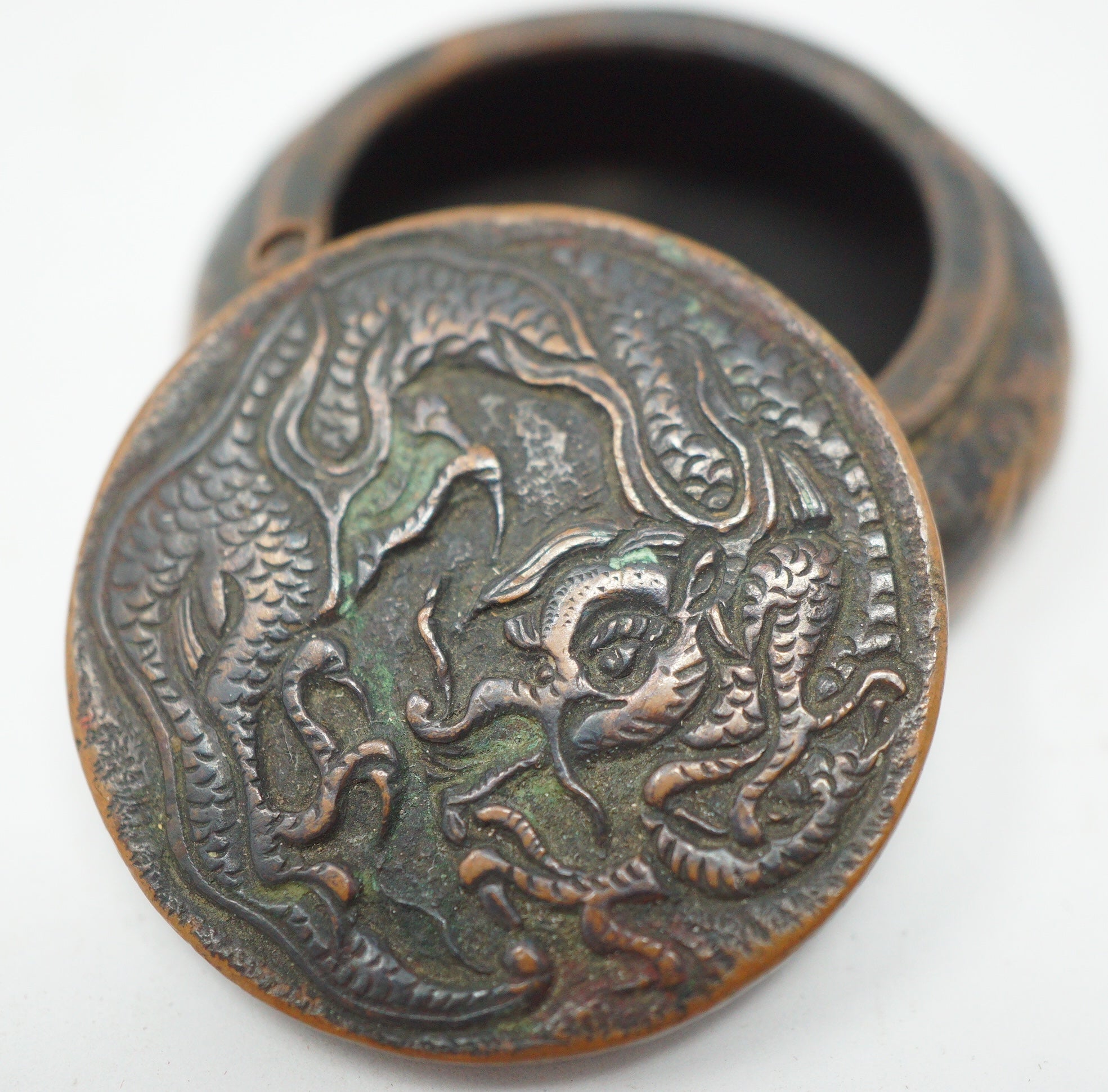 Japanischer antiker Kupfer-Suido-Kalligraphie-Wasserbehälter mit Drachen-Design 0204F13