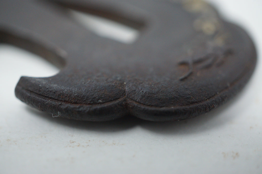 Japanese Tsuba Tanto Iron Guard with fine Images unique Edge from Japan 1201F13