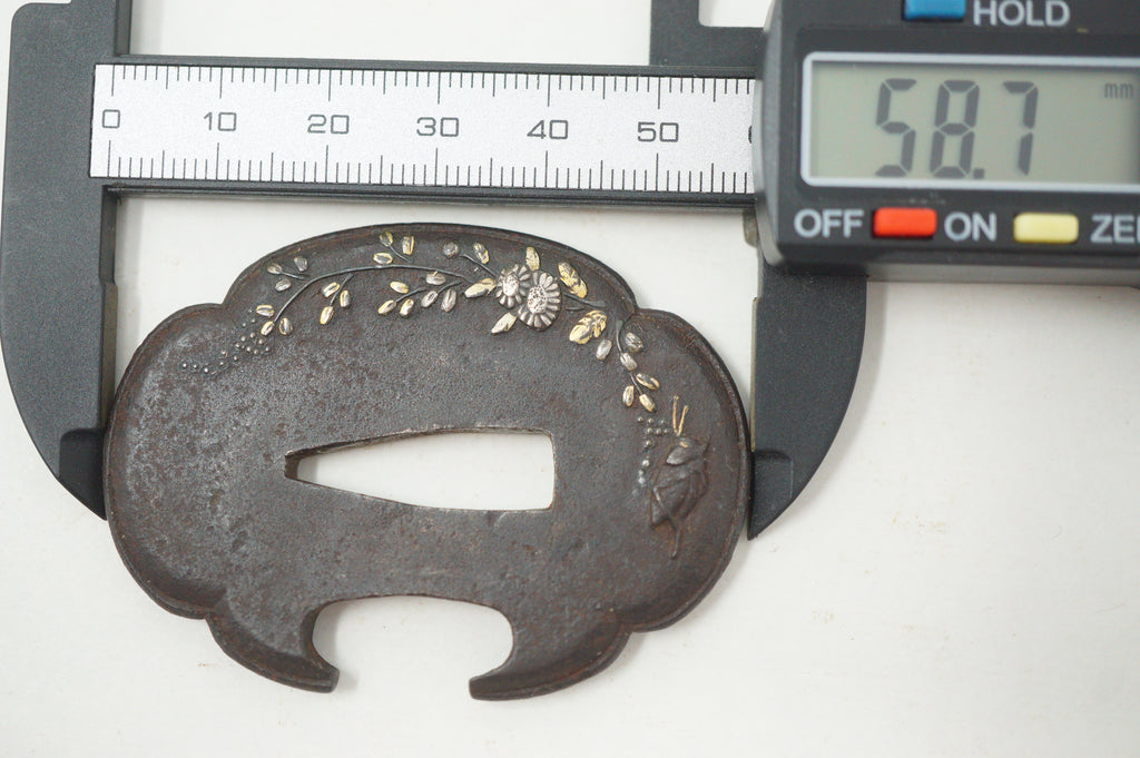 Japanese Tsuba Tanto Iron Guard with fine Images unique Edge from Japan 1201F13