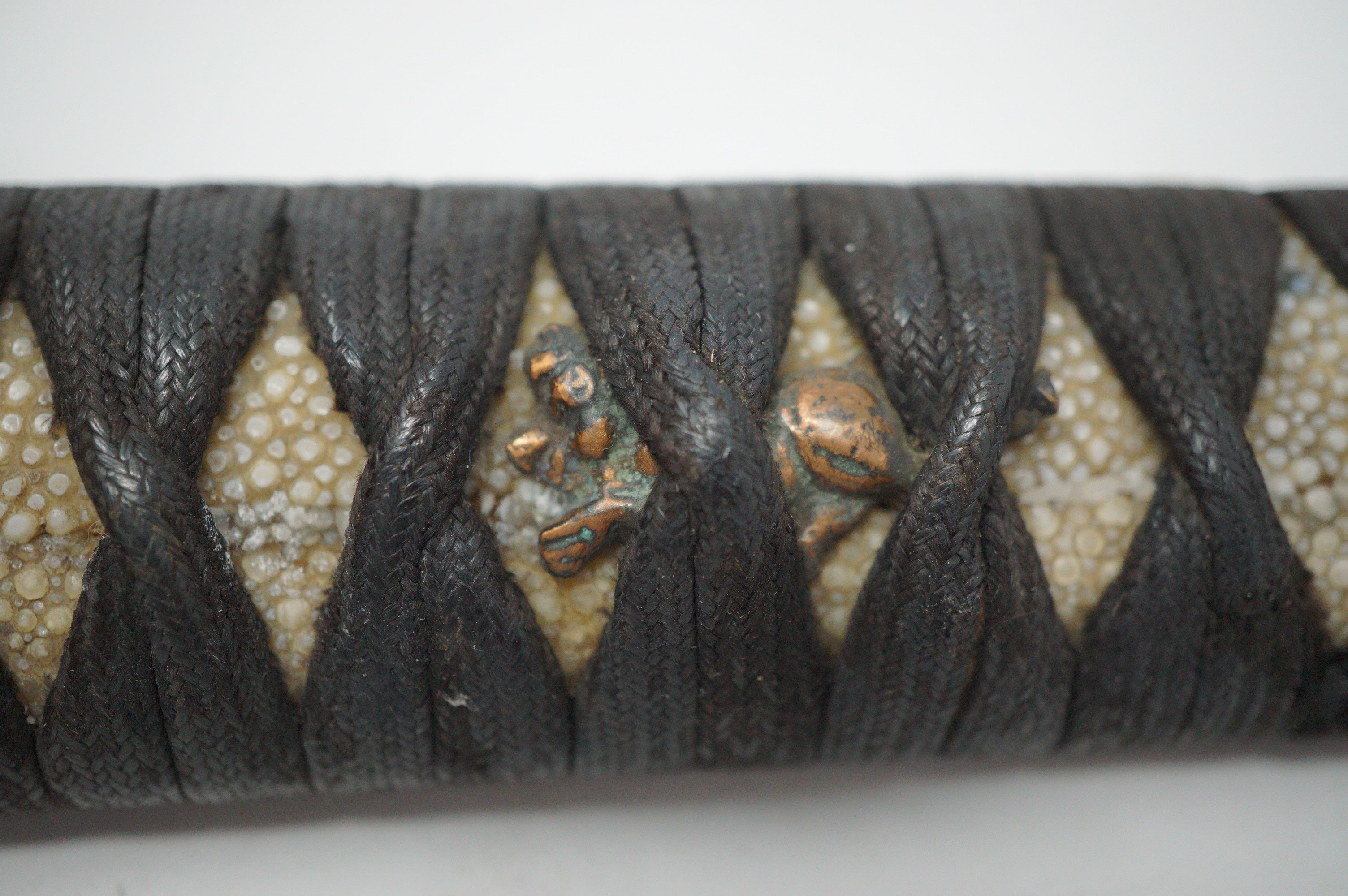 Antikes Wakizashi-Schwert, komplett mit Holzklinge, Kozuka-Messer und Originaltasche 0817D15