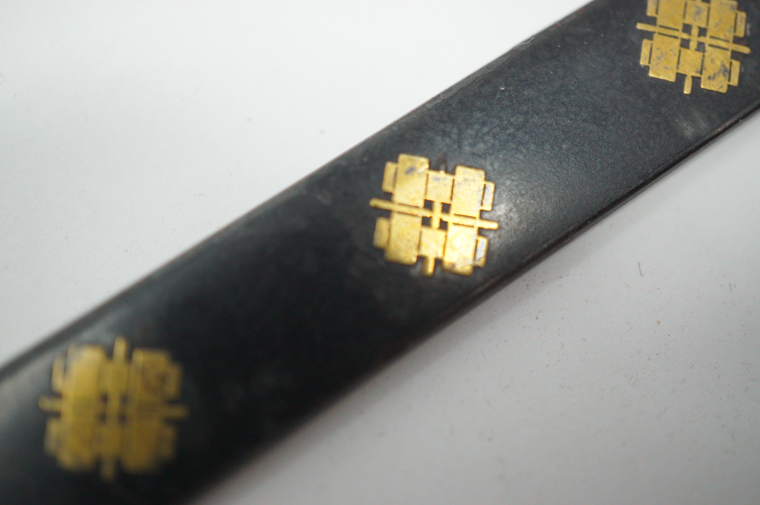 Antikes Wakizashi-Schwert, komplett mit Holzklinge, Kozuka-Messer und Originaltasche 0817D15
