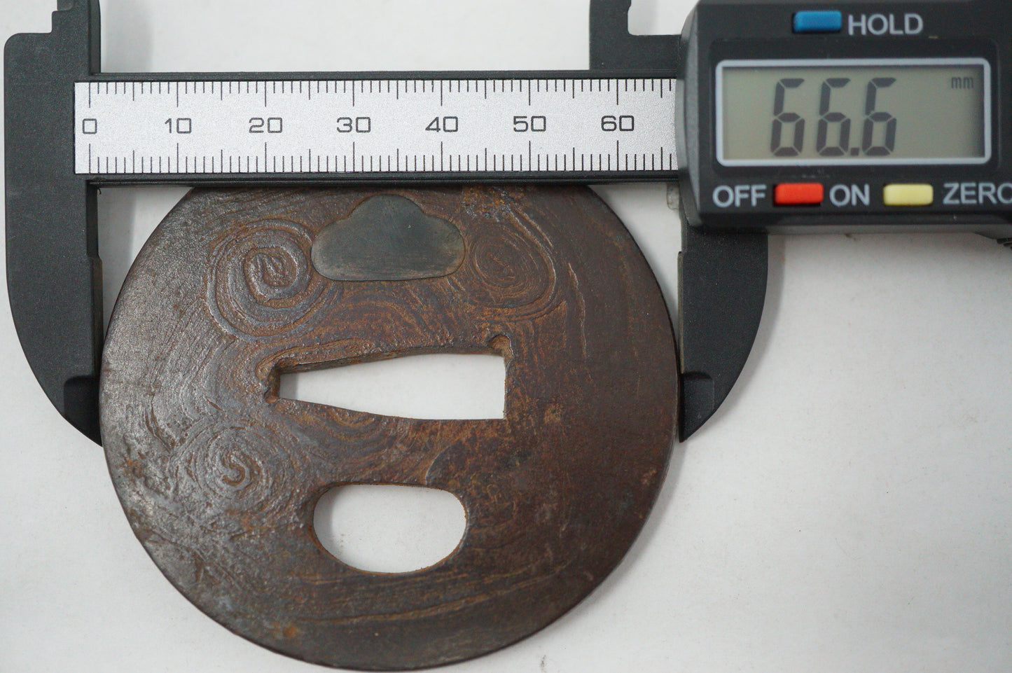 Japanischer Tsuba-Schutz aus Eisen für Katana- oder Wakizashi-Schwert, Holzdesign aus Japan 0228E17 