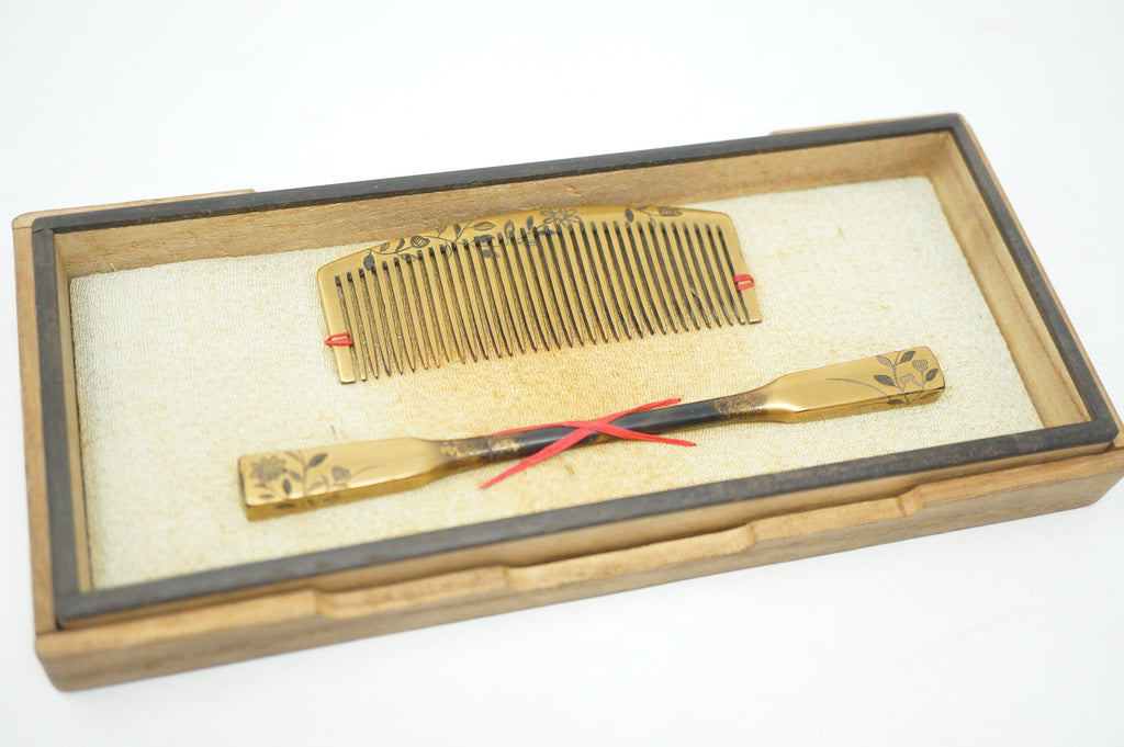 Japanisches Vintage-Haar-Accessoire-Set, Nadel und Kamm, signiert im Originalkarton 1101D18