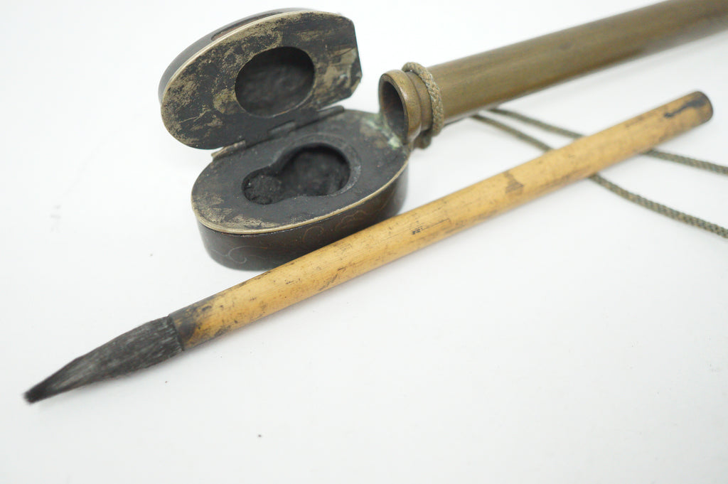 Japanisches tragbares Yatate-Kalligraphie-Set bestehend aus Original-Schwertteilen 0602D18