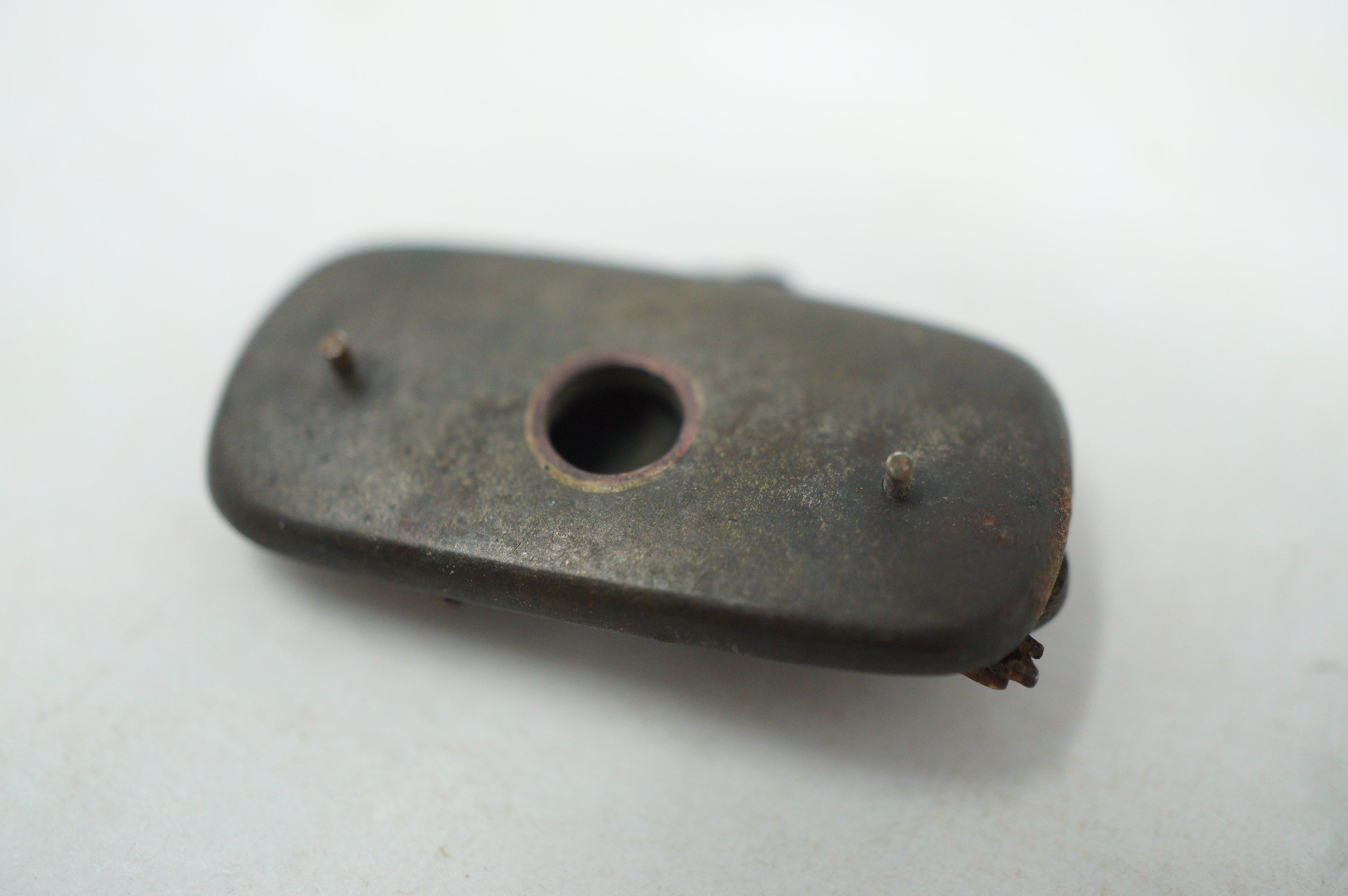 Japanischer Mae-Kanagu für Tabakbeutel, Frontbeschlag im Enten-Design, Original aus Japan 0310F19