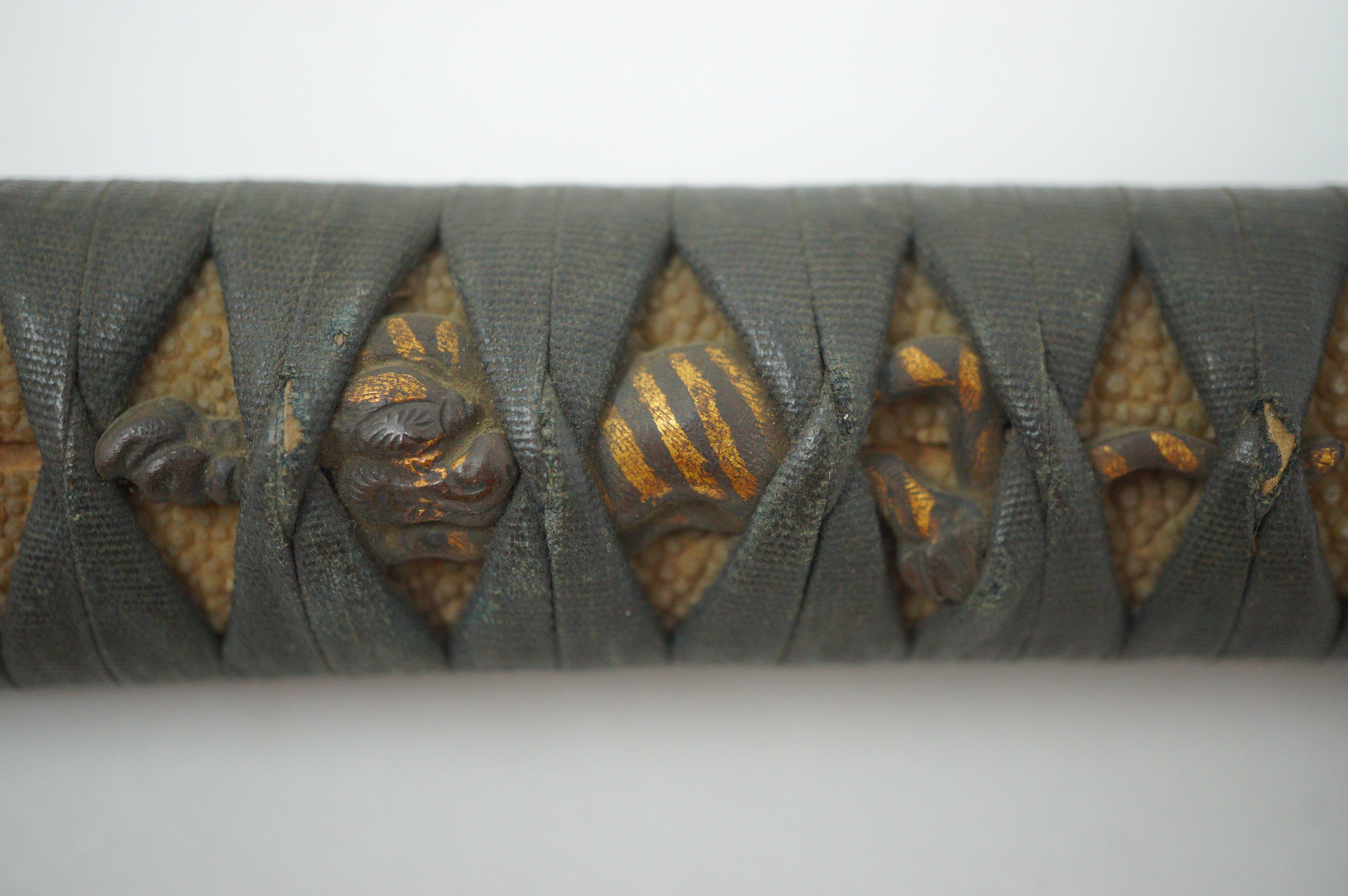 Antique Edo Period Japanese Katana Tsuka High-Grade Gold Inlay Tiger Menuki Sword Handle 0623G1