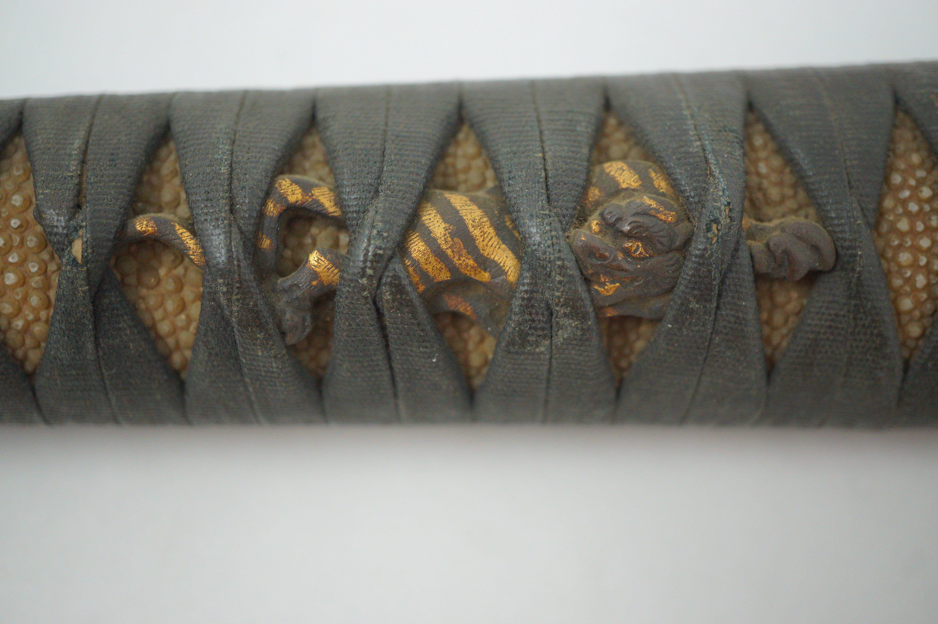 Antique Edo Period Japanese Katana Tsuka High-Grade Gold Inlay Tiger Menuki Sword Handle 0623G1