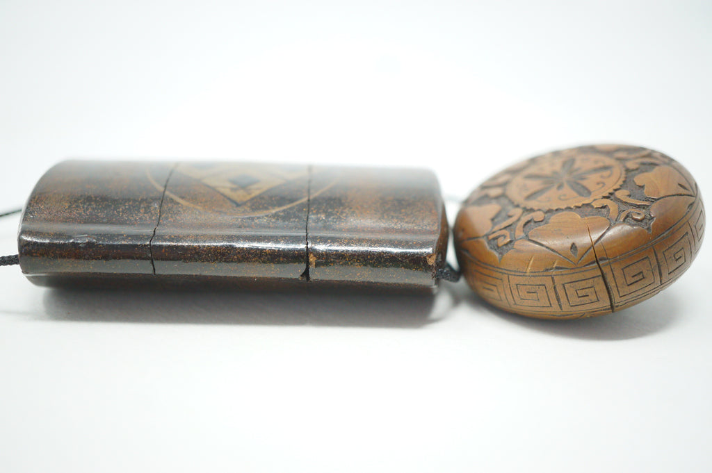 Antique Inro with Tiger & Family Crest Motives & Fine Wooden Netsuke from Japan 1108D1