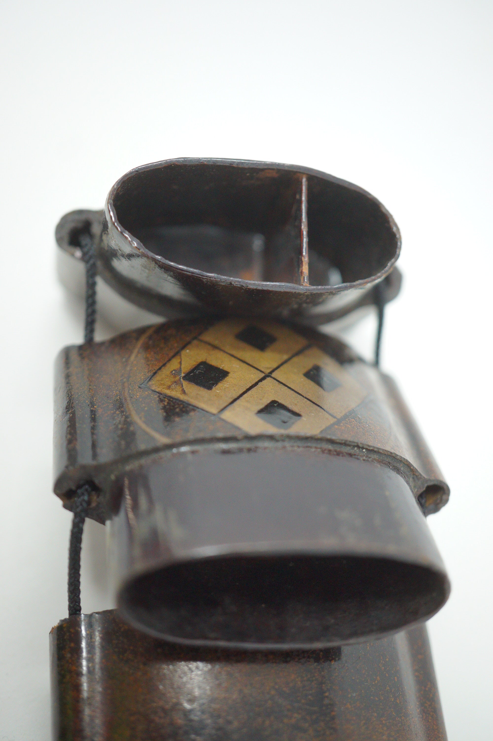 Antique Inro with Tiger & Family Crest Motives & Fine Wooden Netsuke from Japan 1108D1