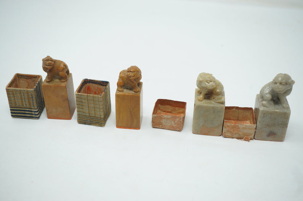 Fein gearbeitete Hanko-Siegelkollektion aus Speckstein, geschnitzt im Shishiki-Löwen-Hund-Design 0204F20
