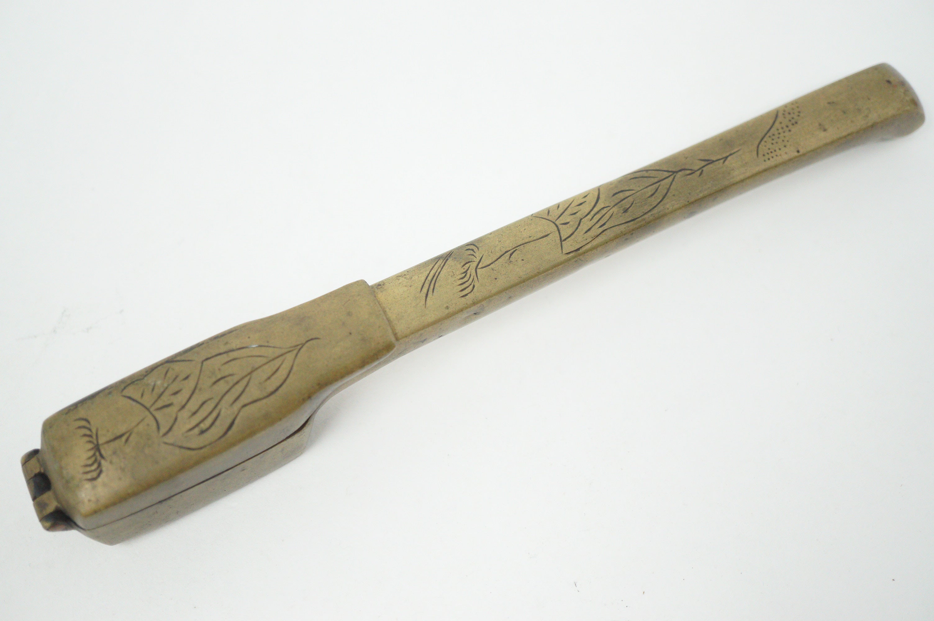 Japanischer tragbarer Yatate-Kalligraphie-Tintenbehälter aus Messing 0602D20