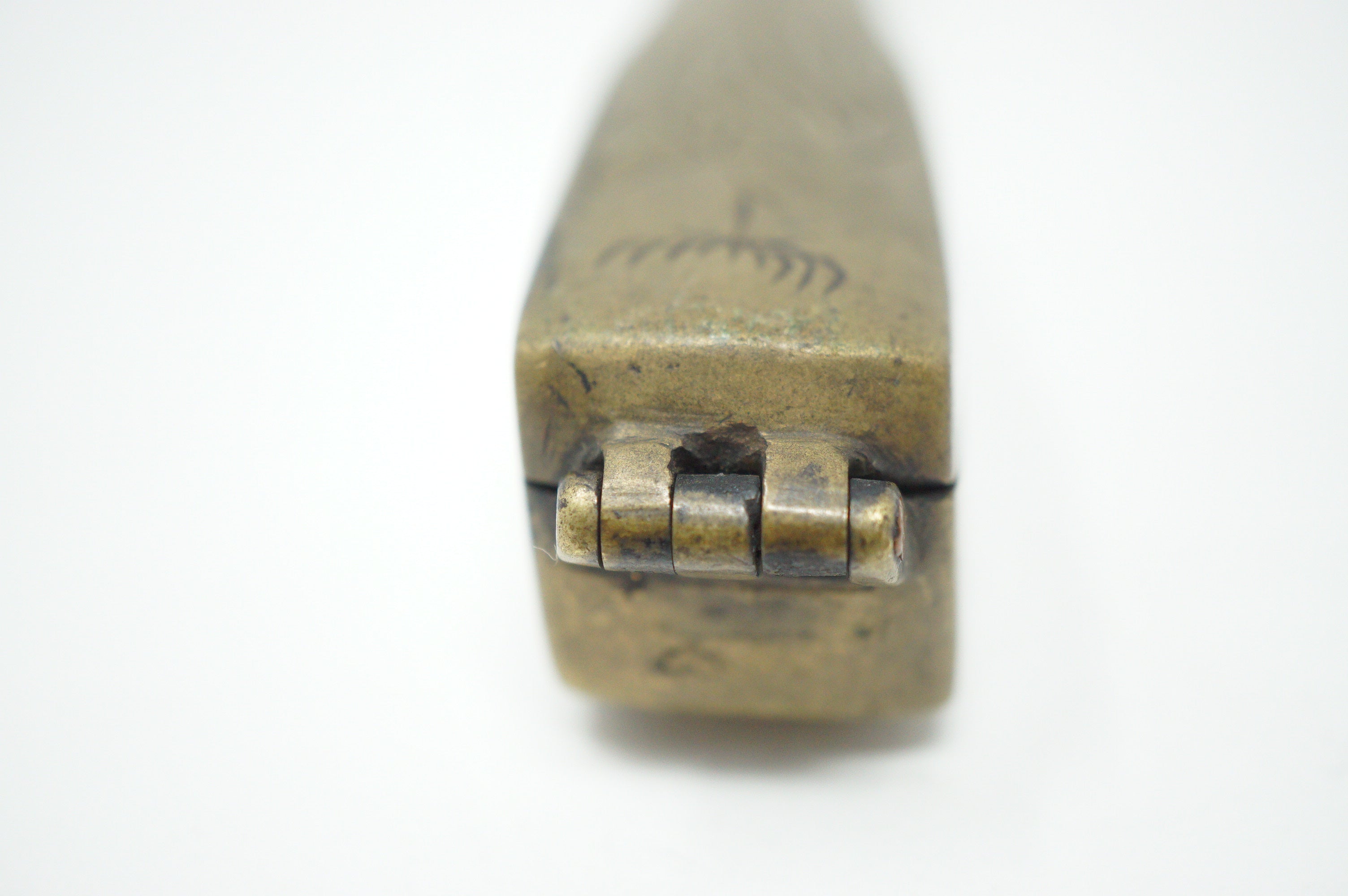 Japanischer tragbarer Yatate-Kalligraphie-Tintenbehälter aus Messing 0602D20