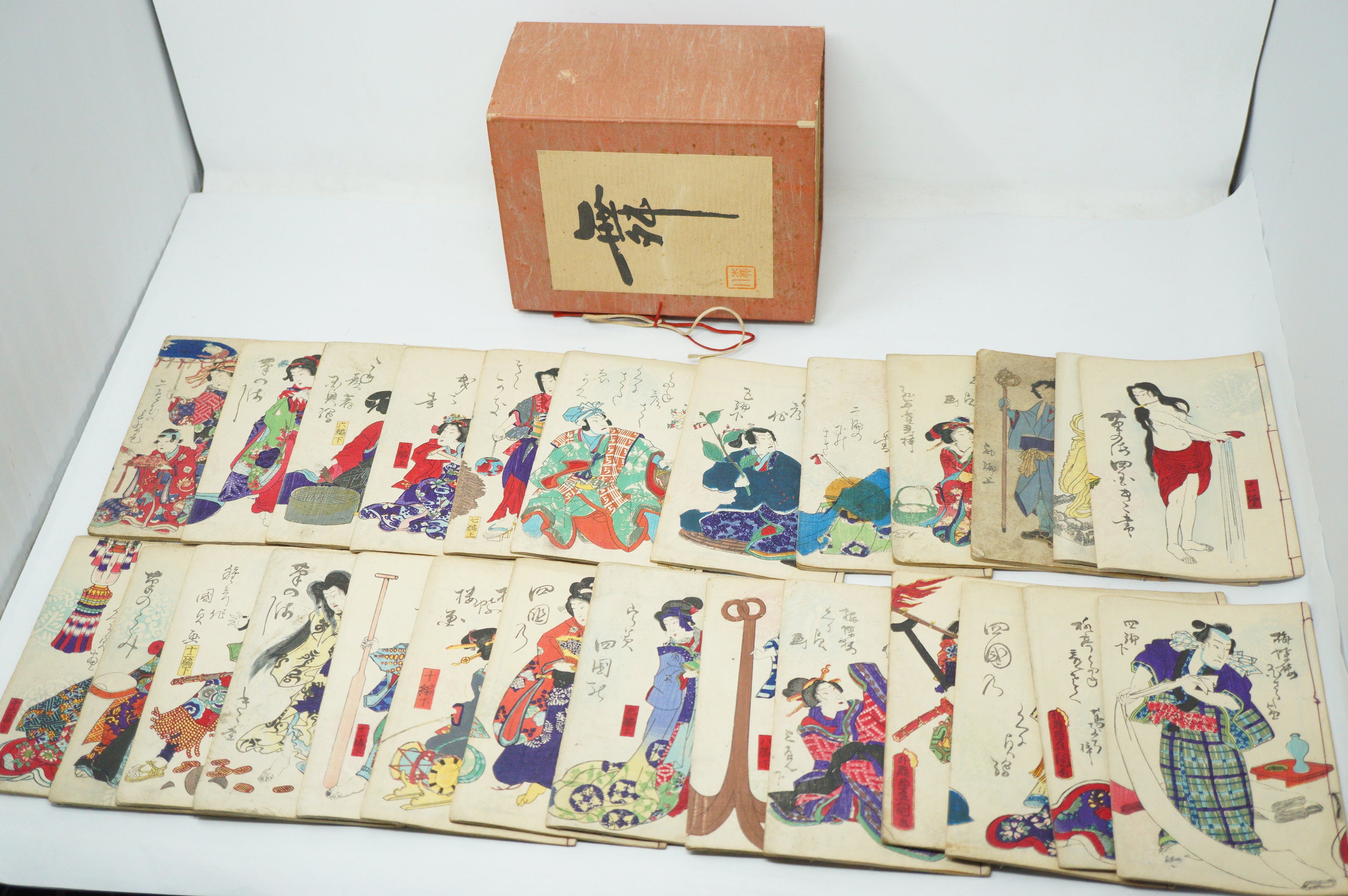 Japanische Manga-Sammlung x26 mit detaillierten Holzschnittbildern in gutem Zustand aus Japan 1007E23