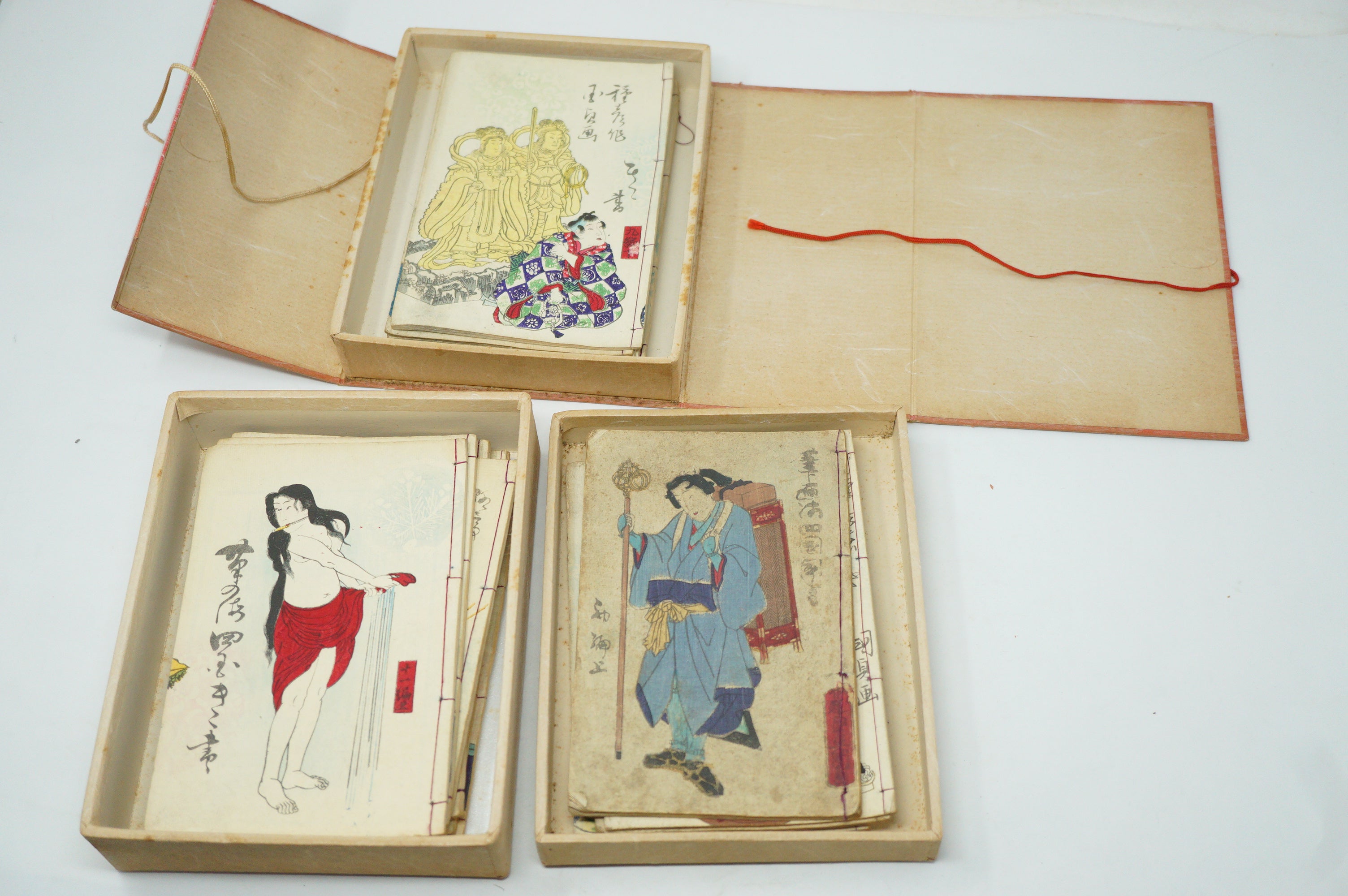 Japanische Manga-Sammlung x26 mit detaillierten Holzschnittbildern in gutem Zustand aus Japan 1007E23
