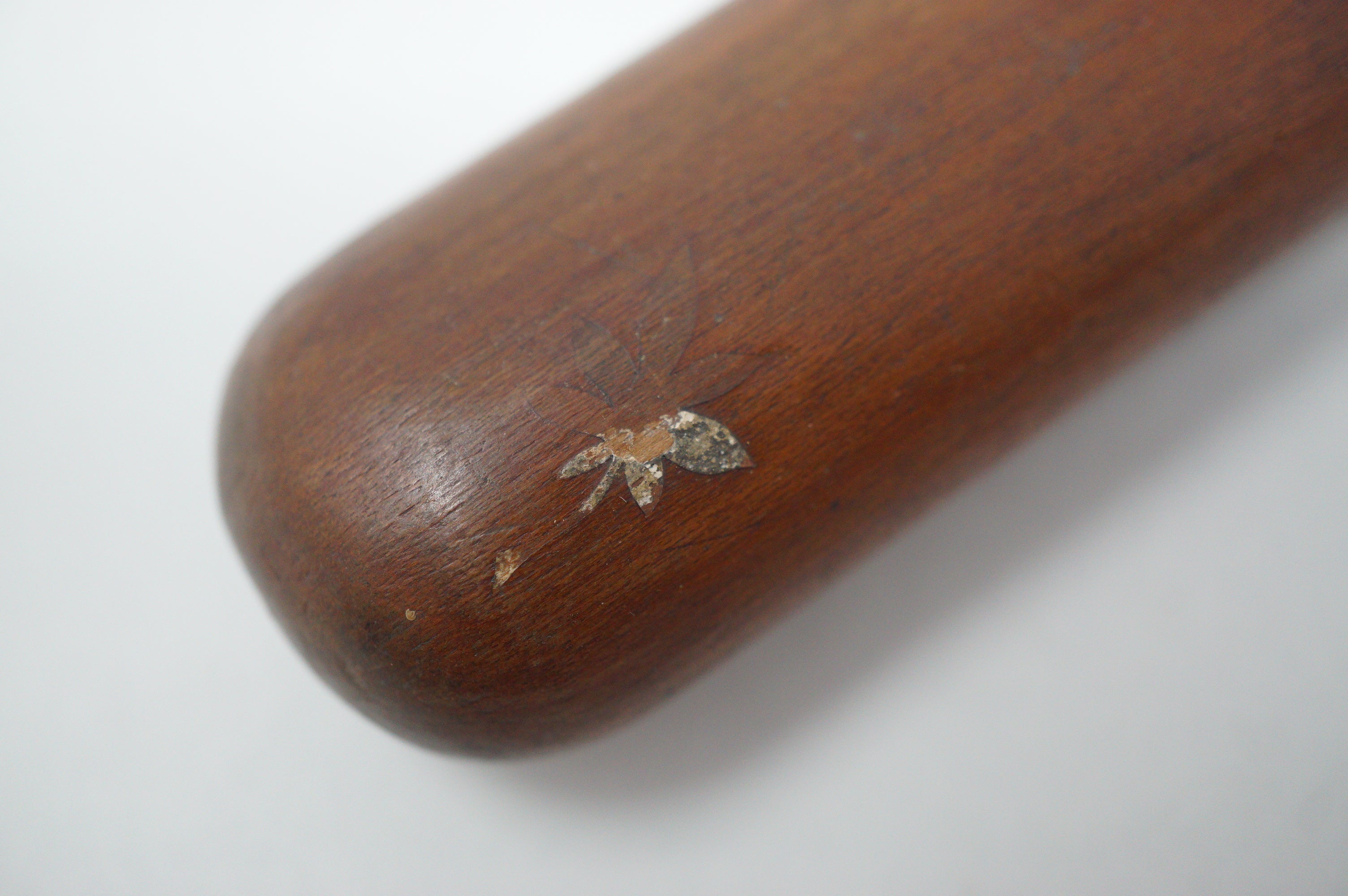 Japanischer Kiseru-Pfeifenbehälter aus Holz mit Blumeneinlagen, Original aus Japan 0618F26