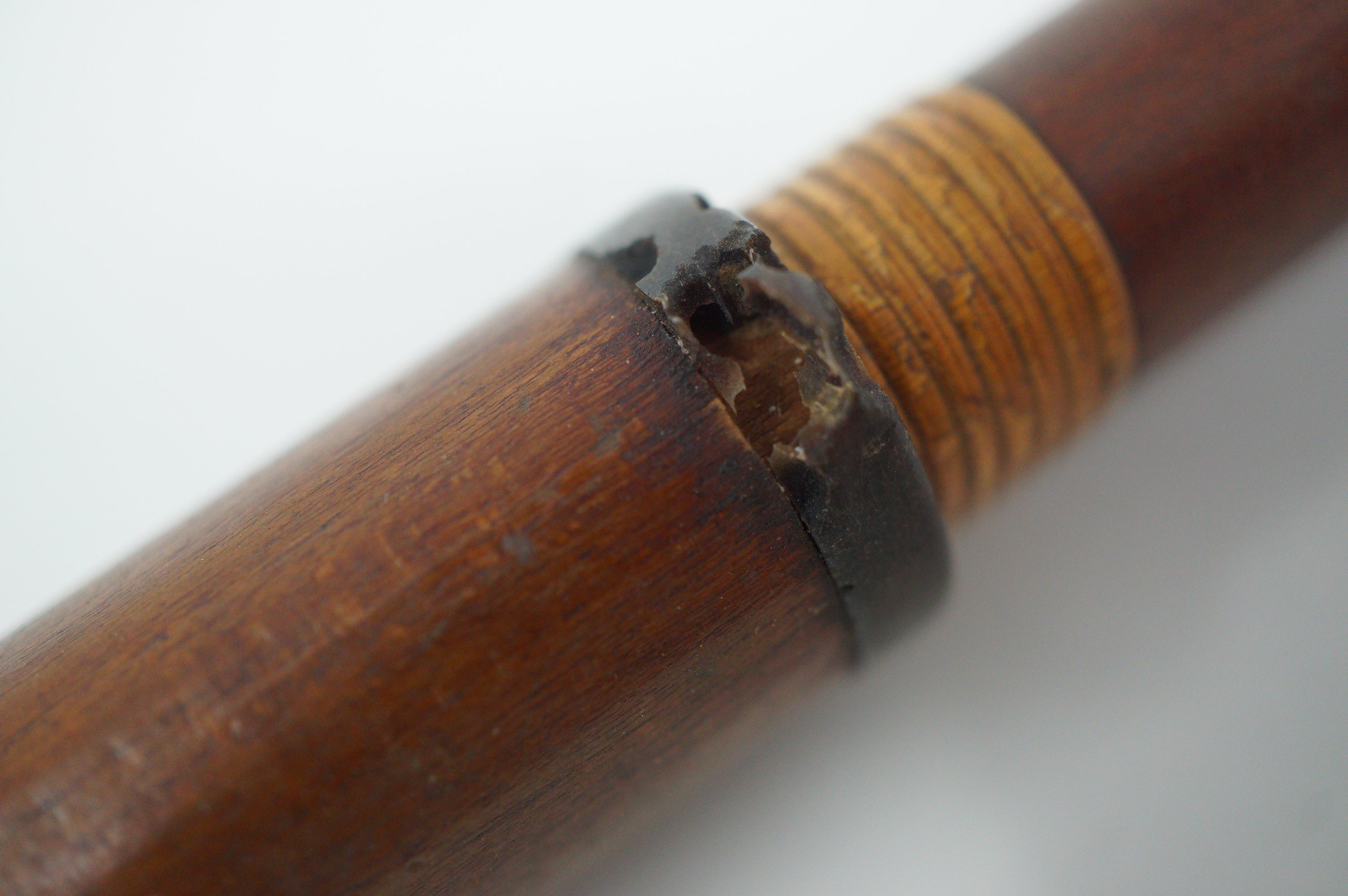 Japanischer Kiseru-Pfeifenbehälter aus Holz mit Blumeneinlagen, Original aus Japan 0618F26