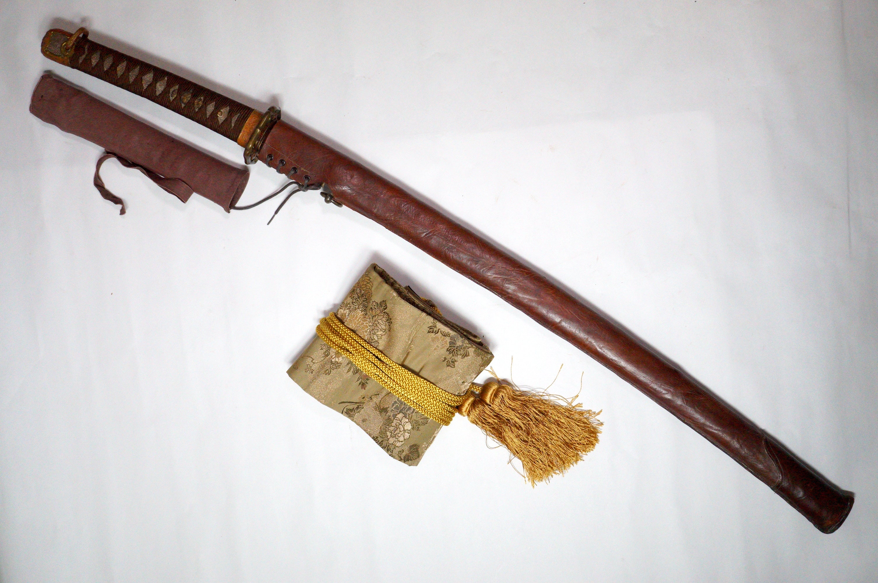 Japanese Gunto Katana Longsword 2. WW Original incl. Wooden Blade & fine Silk Bag 0428F28