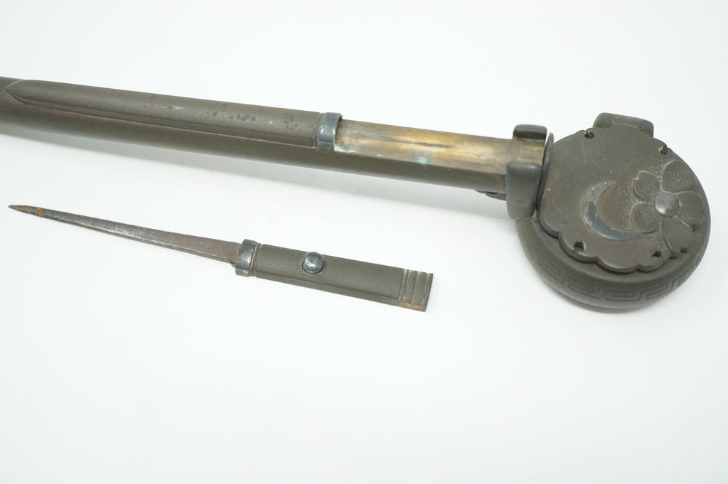 Japanischer Yatate-Tintenbehälter inkl. Messer mit wunderschönem Mondblumen-Design und Signatur aus Japan 1214D30 