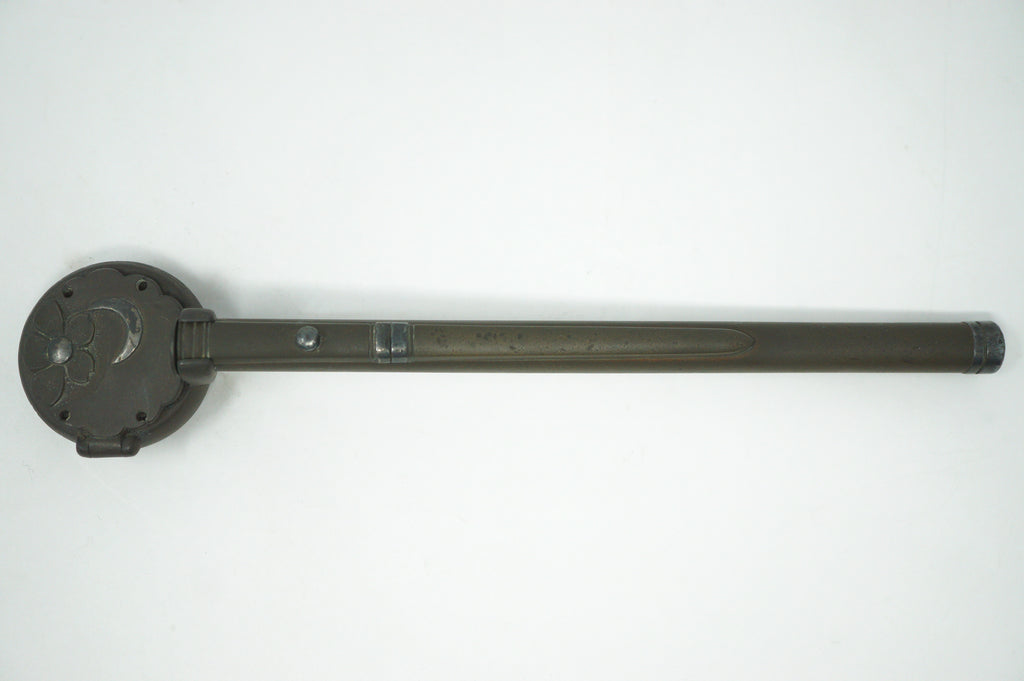 Japanischer Yatate-Tintenbehälter inkl. Messer mit wunderschönem Mondblumen-Design und Signatur aus Japan 1214D30 