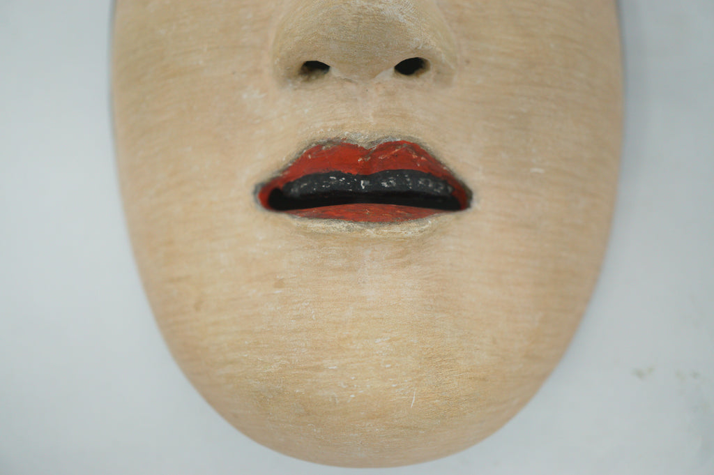 Japanische Fukai-Frauen-Noh-Theater-Holzmaske im Seidenbeutel, Original aus Japan 0425F33