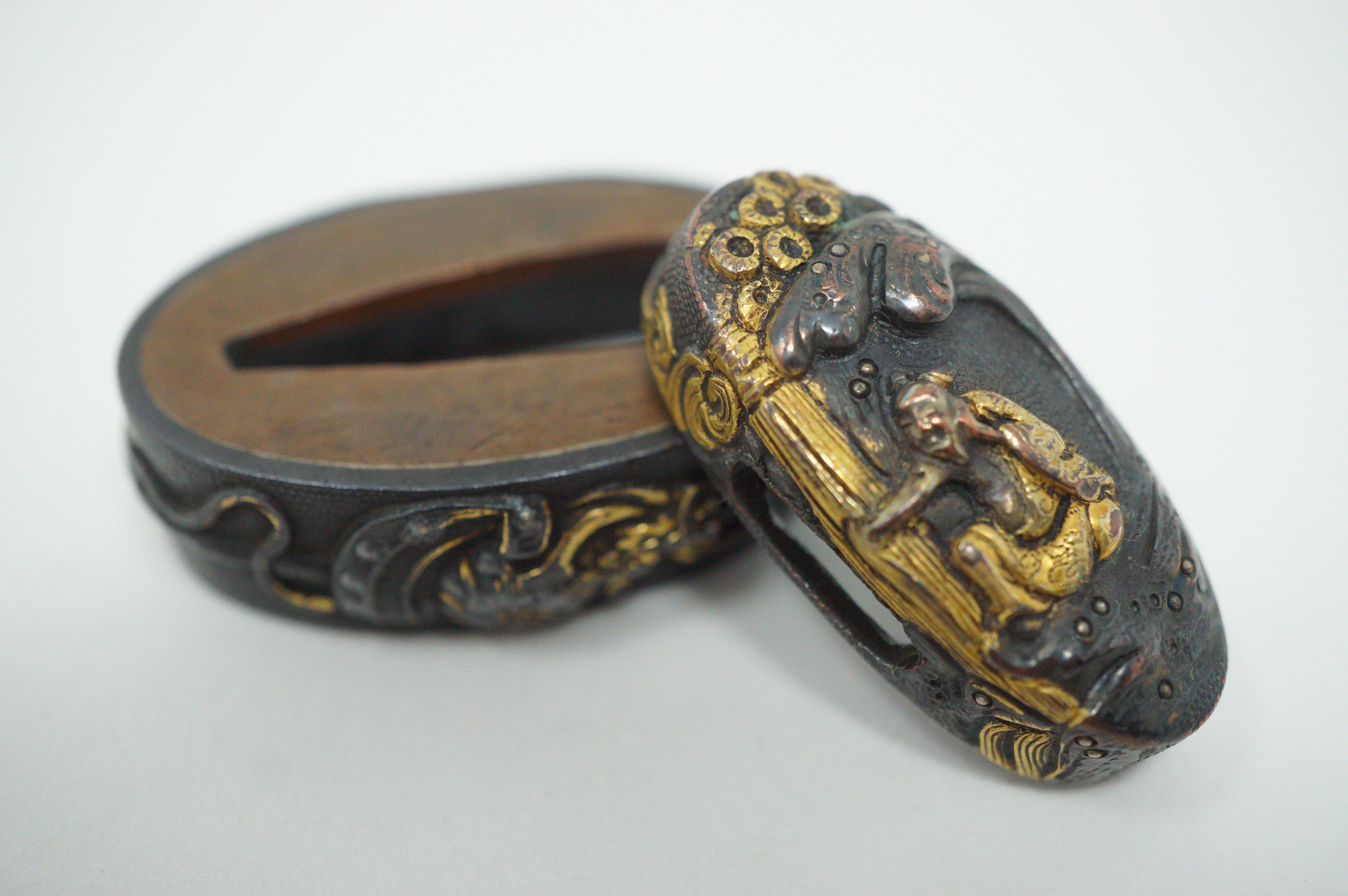 Japanese Kashira & Fuchi Sword Parts Set Wise Man Design with Gold Inlays 0706D3