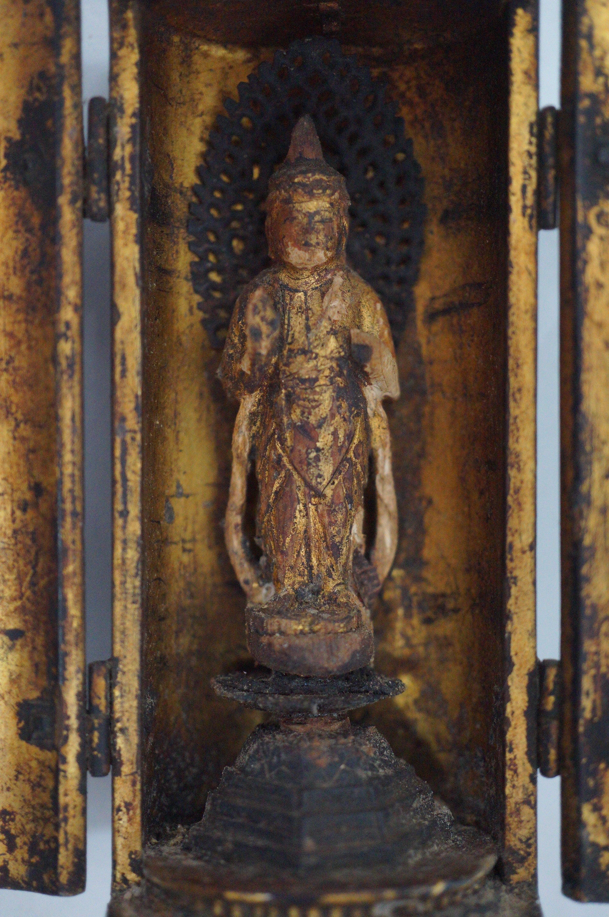 Japanischer Mini-Buddha im Holzhaus, Antik &amp; Original aus Japan 1101D3