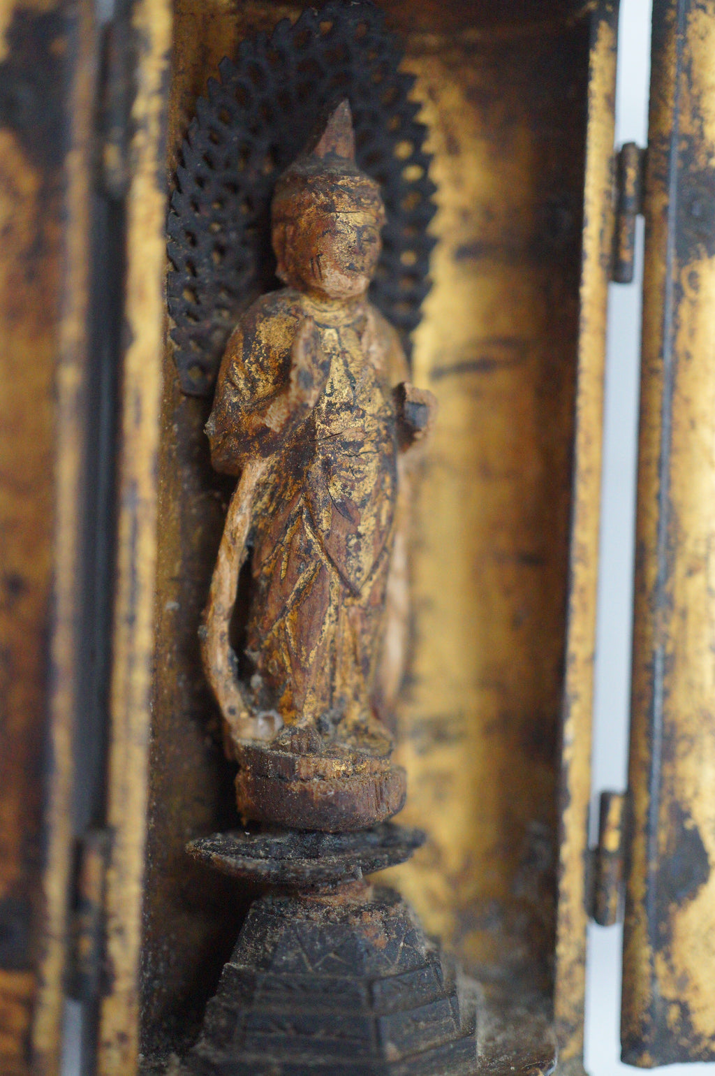 Japanischer Mini-Buddha im Holzhaus, Antik &amp; Original aus Japan 1101D3