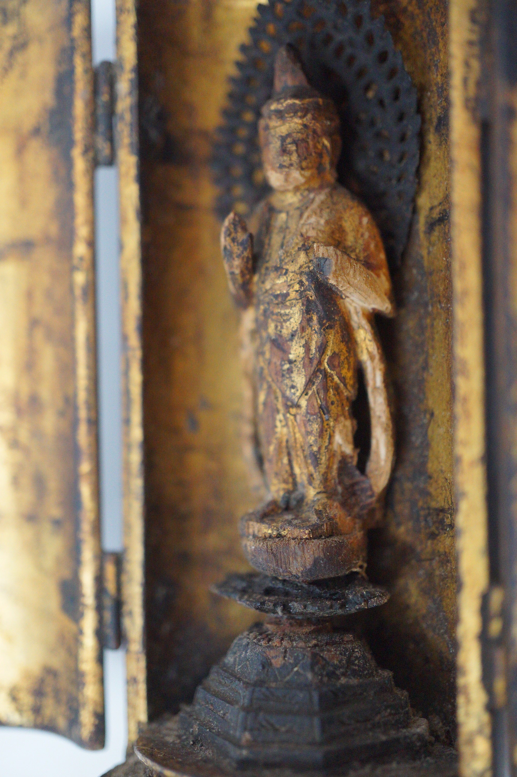 Japanischer Mini-Buddha im Holzhaus, Antik &amp; Original aus Japan 1101D3