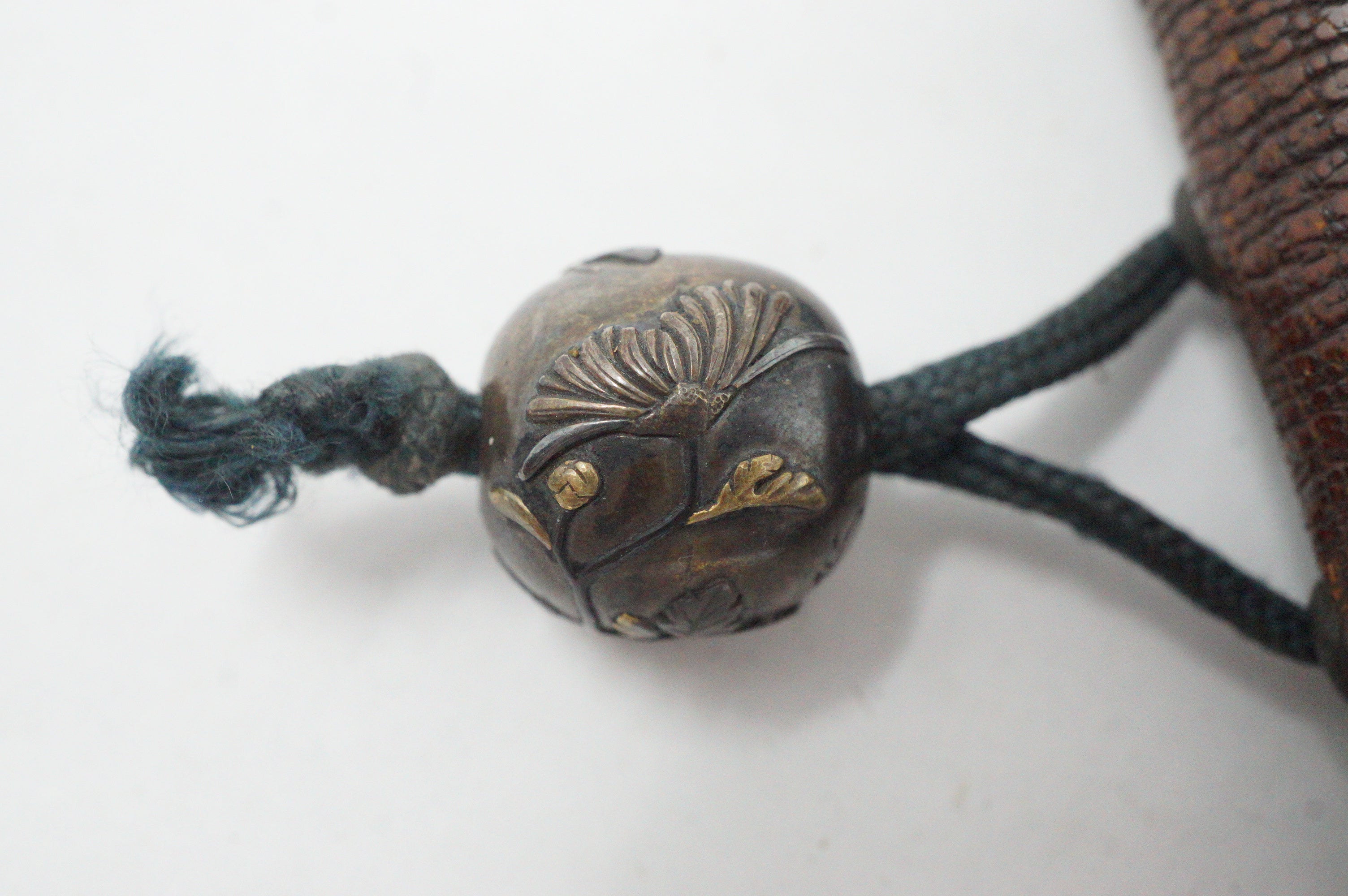 Japanese Leather Pouch with finely Crafted & Signed Ojime Antique from Japan 0428G3