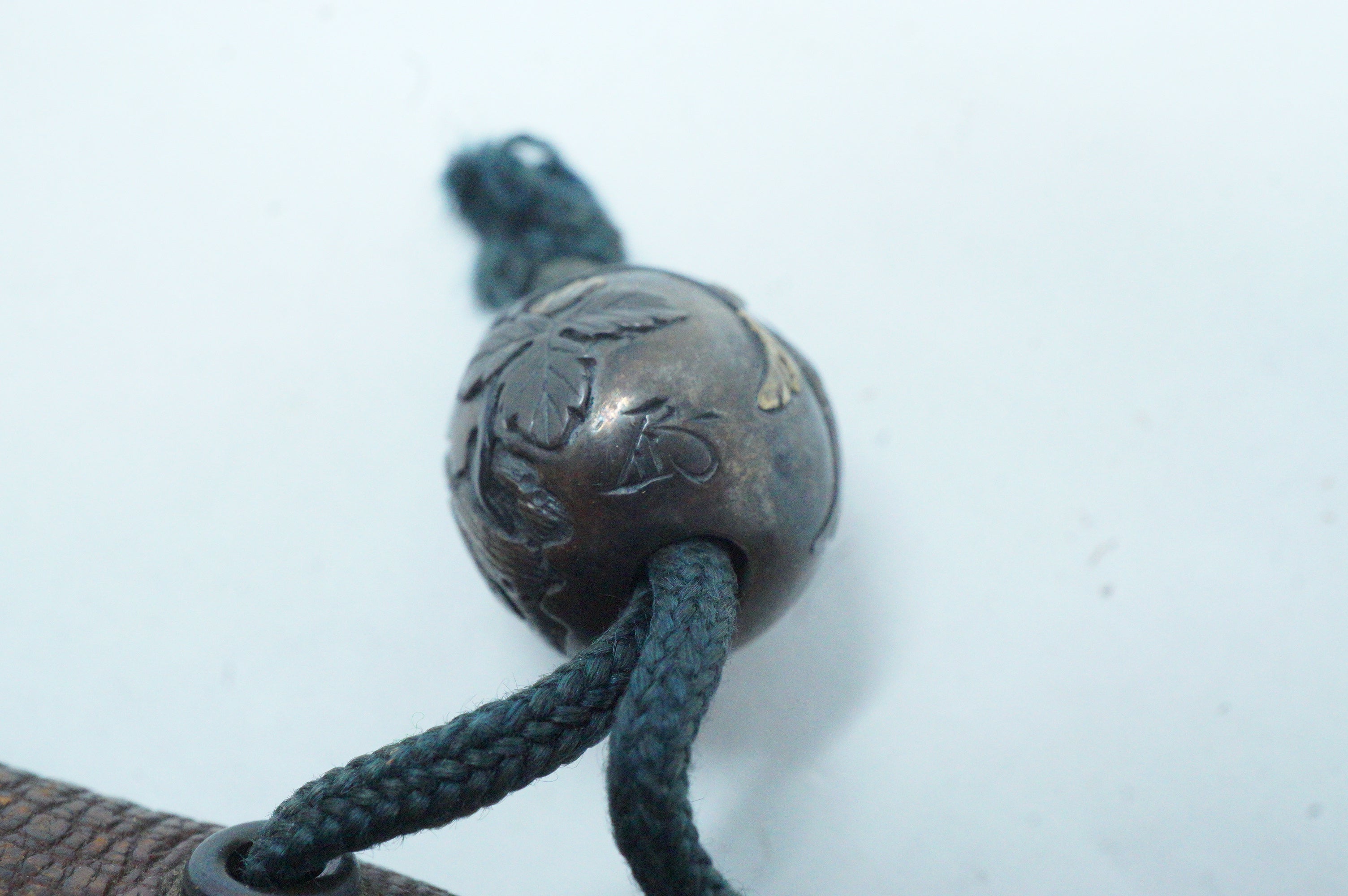 Japanese Leather Pouch with finely Crafted & Signed Ojime Antique from Japan 0428G3