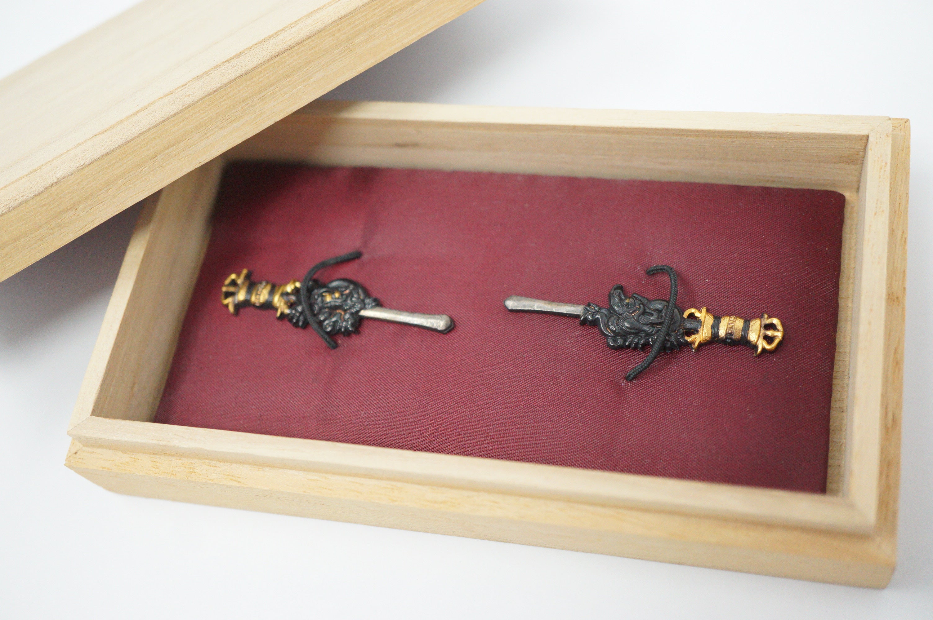 Japanisches Menuki-Schwert-Ornament-Set Drache auf Schwert-Design in Box aus Japan 0803D5