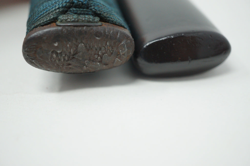 Antikes Wakizashi-Schwert mit Holzklinge und Zubehör 0602D5