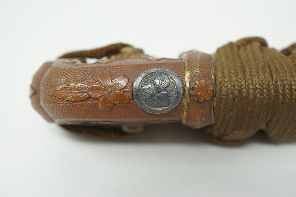Japanese Gunto 2. WW Original Officer's Sword with Family Crest Authentic from Japan 0331G5