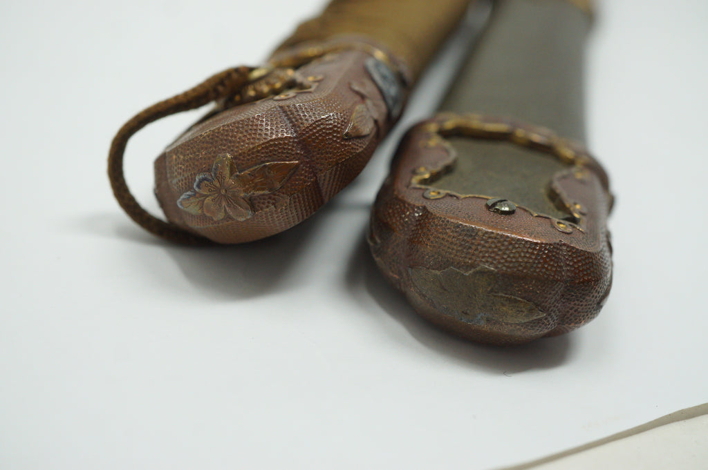 Japanese Gunto 2. WW Original Officer's Sword with Family Crest Authentic from Japan 0331G5
