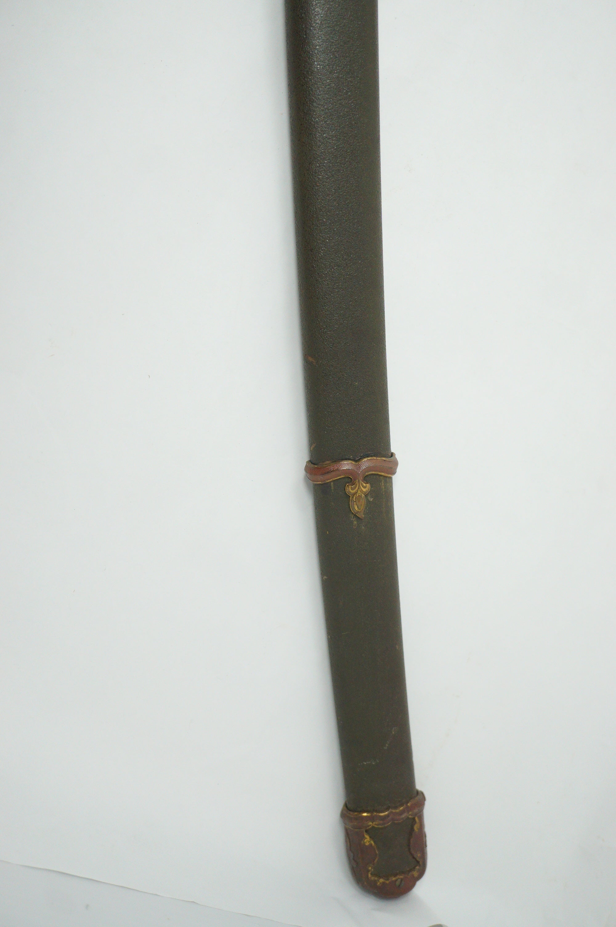 Japanese Gunto 2. WW Original Officer's Sword with Family Crest Authentic from Japan 0331G5