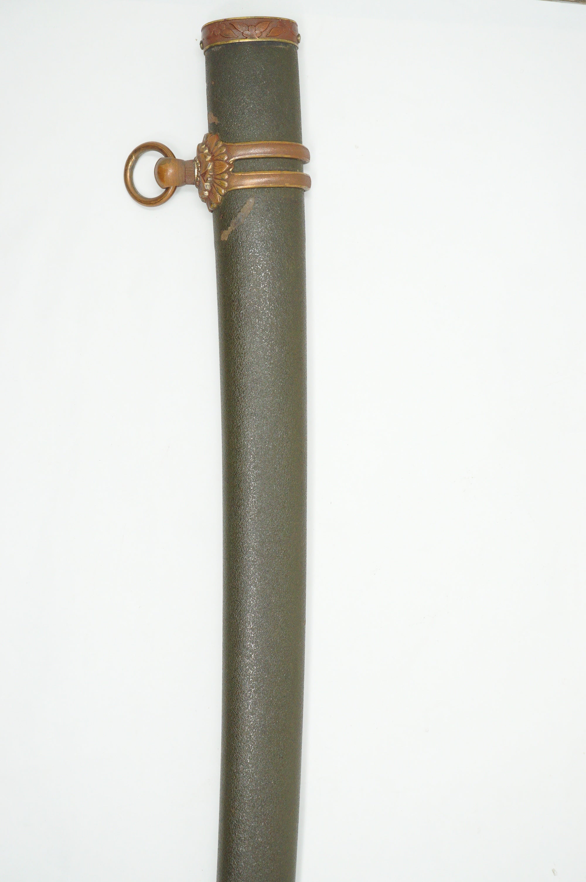 Japanese Gunto 2. WW Original Officer's Sword with Family Crest Authentic from Japan 0331G5