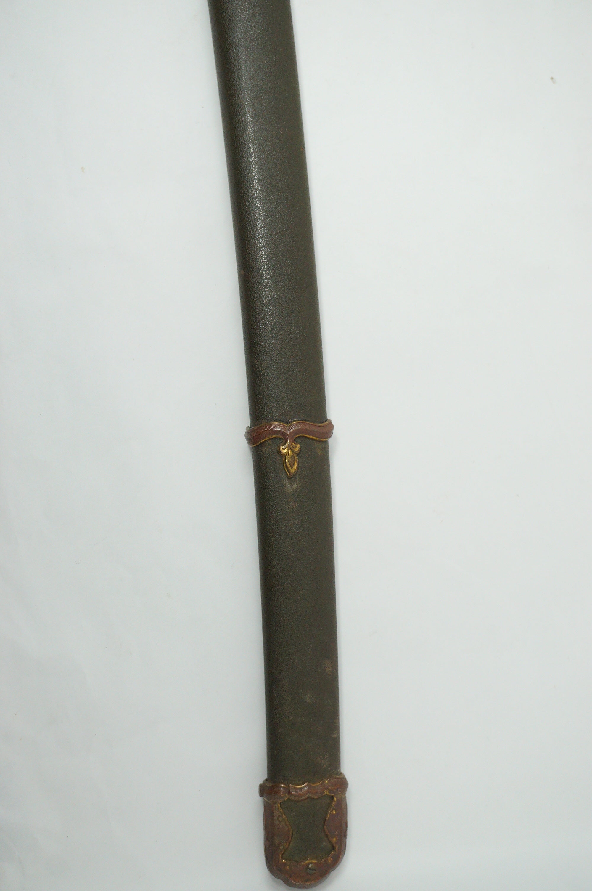 Japanese Gunto 2. WW Original Officer's Sword with Family Crest Authentic from Japan 0331G5