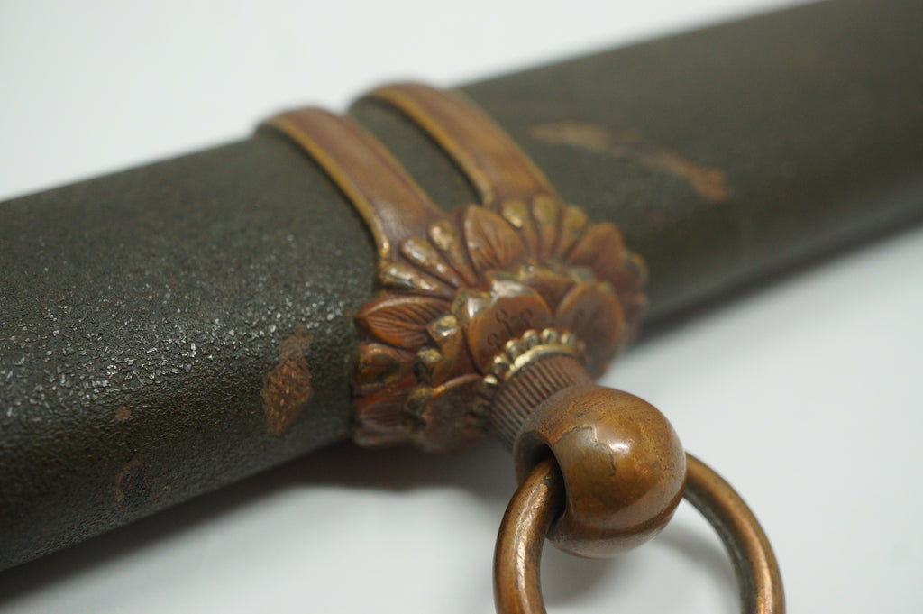 Japanese Gunto 2. WW Original Officer's Sword with Family Crest Authentic from Japan 0331G5
