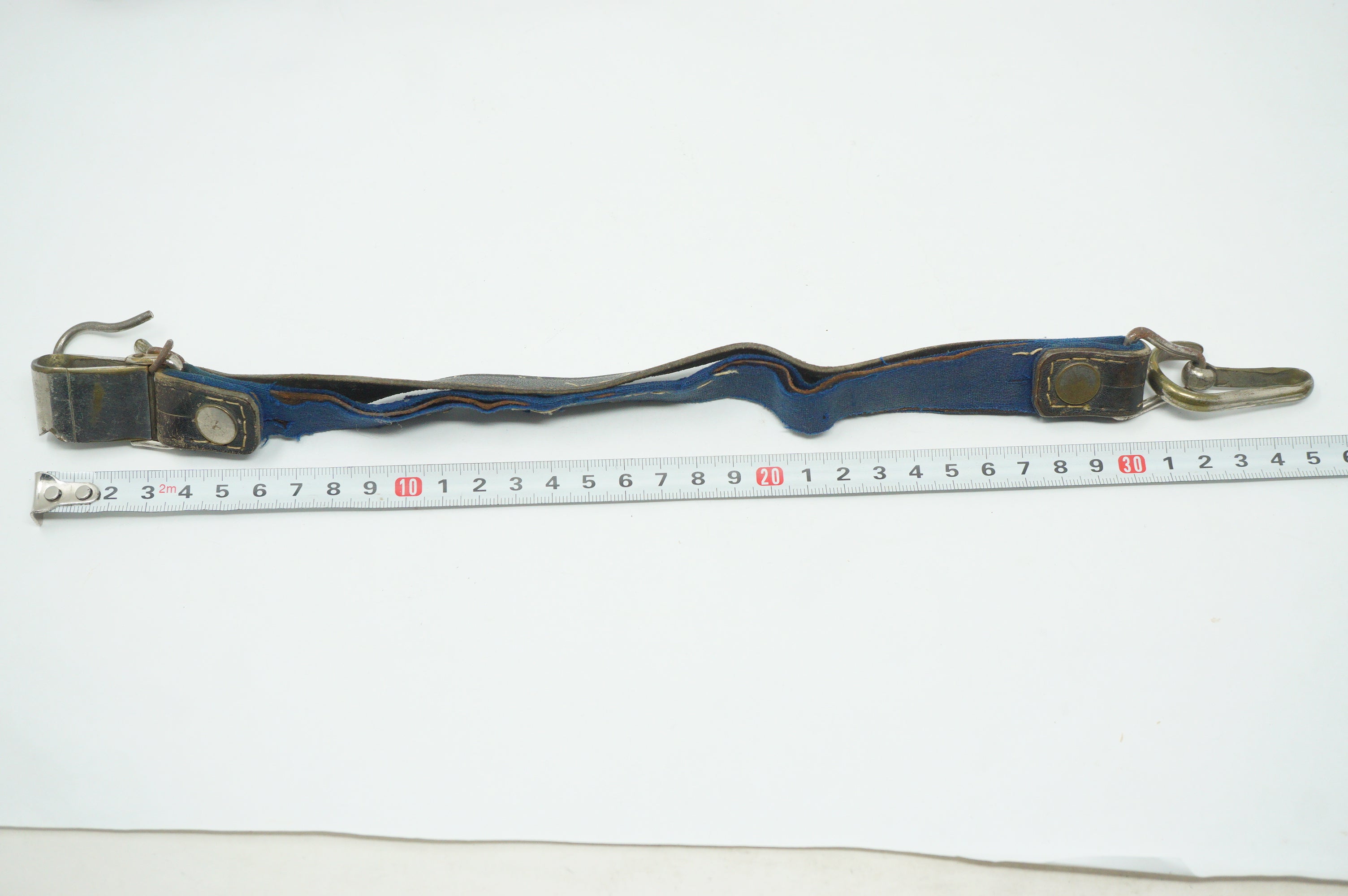 Japanese Gunto 2. WW Original Officer's Sword with Family Crest Authentic from Japan 0331G5