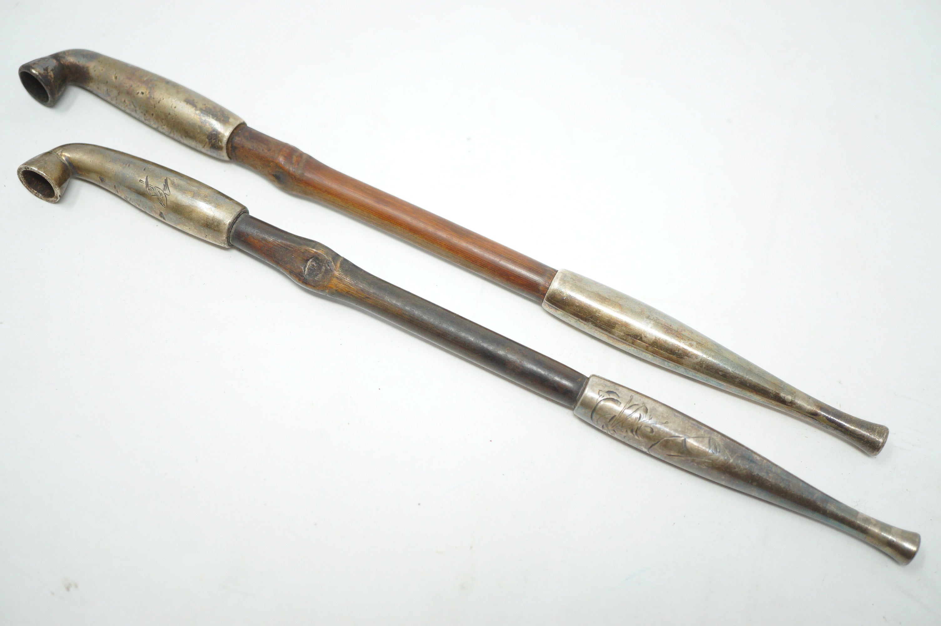 Japanisches Kiseru-Pfeifenset aus Bambus und Silber, signiert mit Geisha-Gravur 1111D6