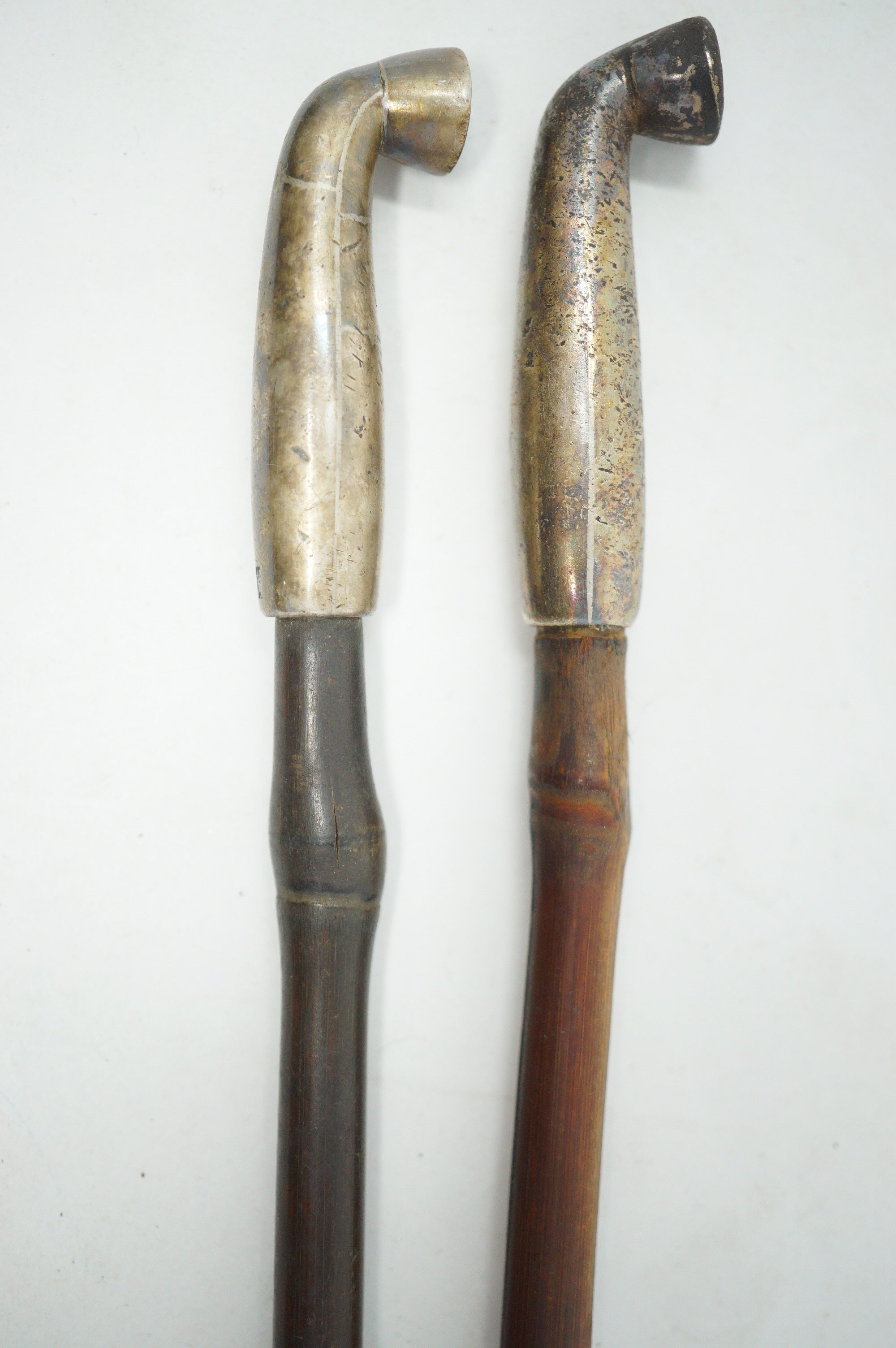 Japanisches Kiseru-Pfeifenset aus Bambus und Silber, signiert mit Geisha-Gravur 1111D6