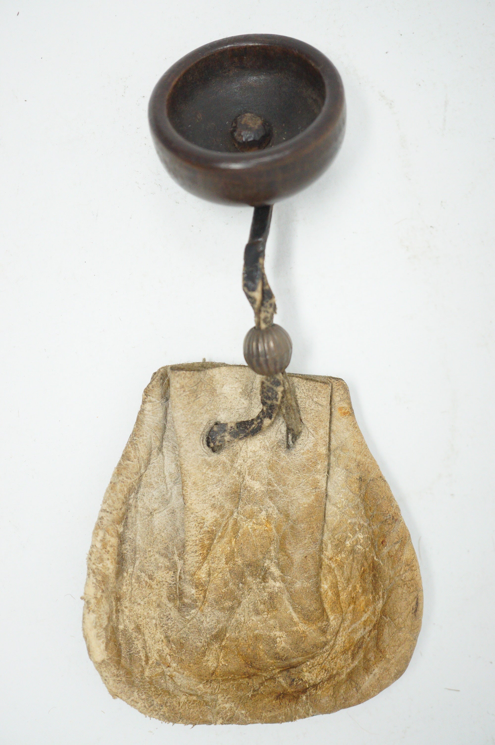 Antiker Sagemono - Lederbeutel mit hölzernem Netsuke 0619D6
