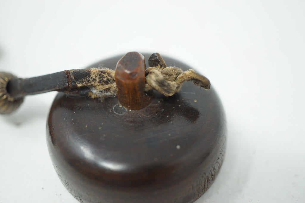 Antiker Sagemono - Lederbeutel mit hölzernem Netsuke 0619D6