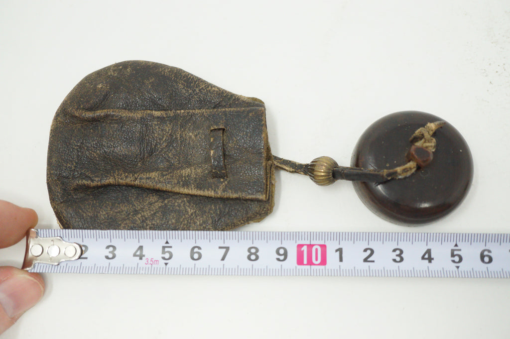 Antiker Sagemono - Lederbeutel mit hölzernem Netsuke 0619D6